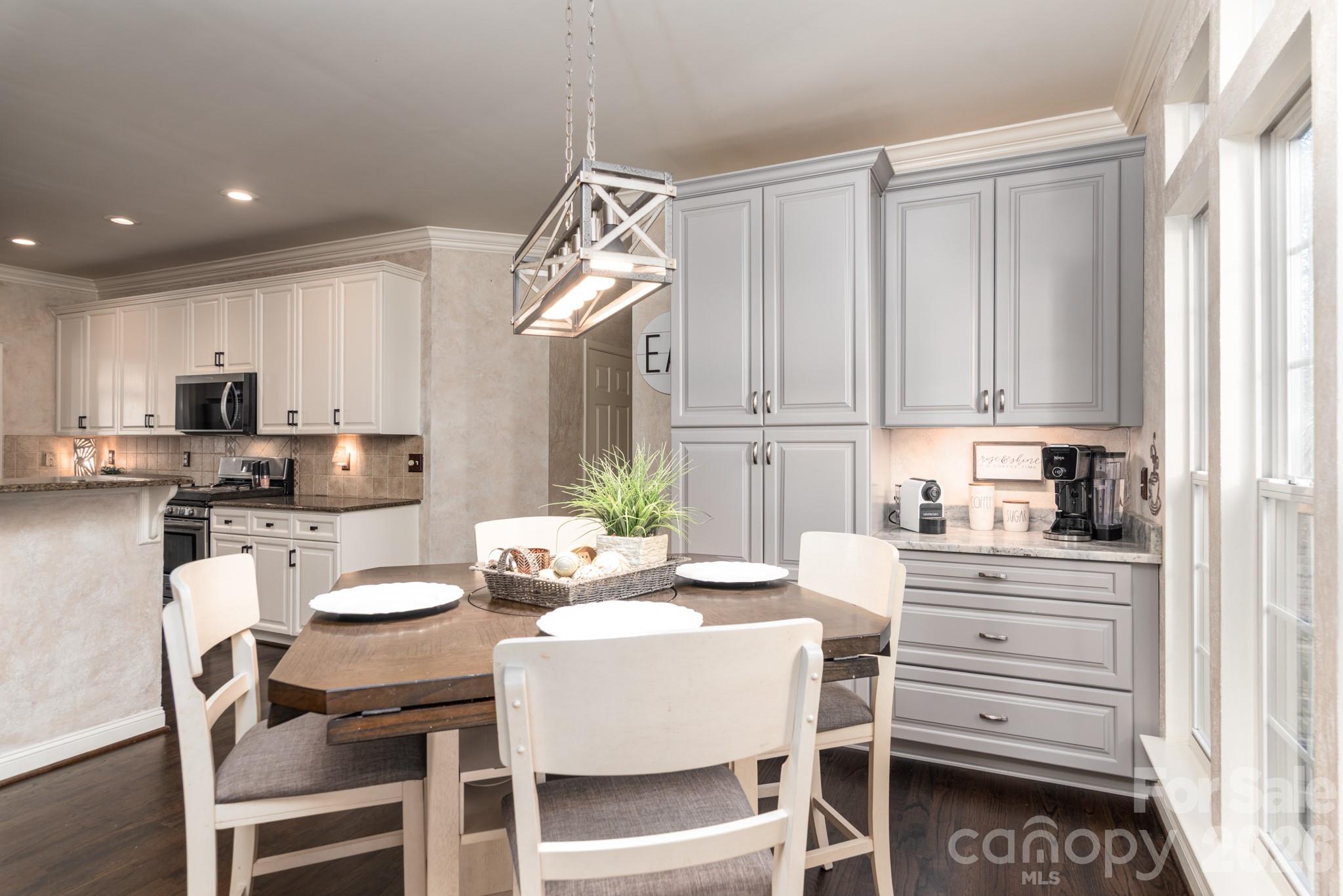Breakfast Area with Coffee Bar - 130 Haddington Place, Mooresville