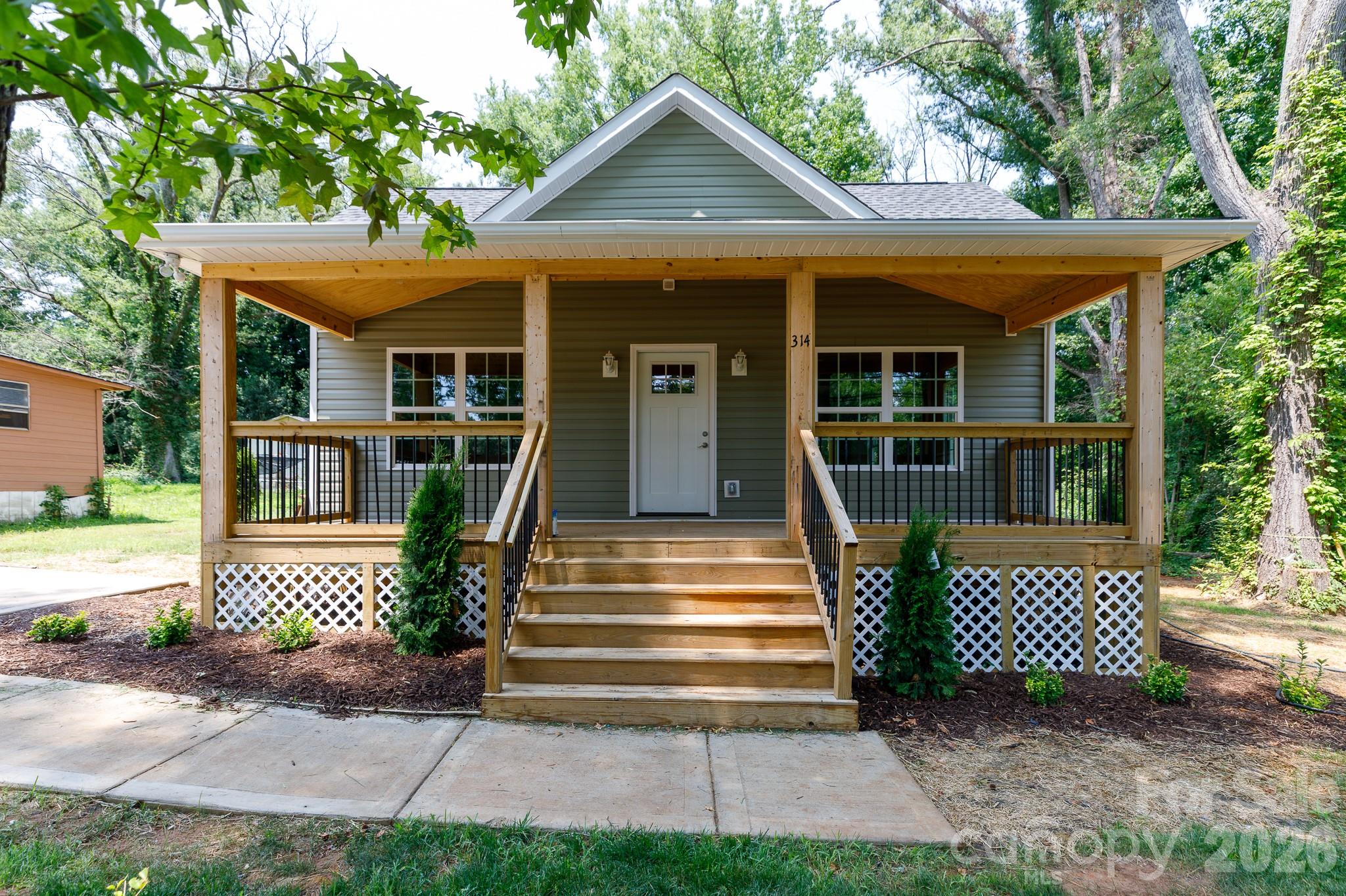 Single Family Residence at 314 Friedheim Road, Rock Hill, photo 2 of 27