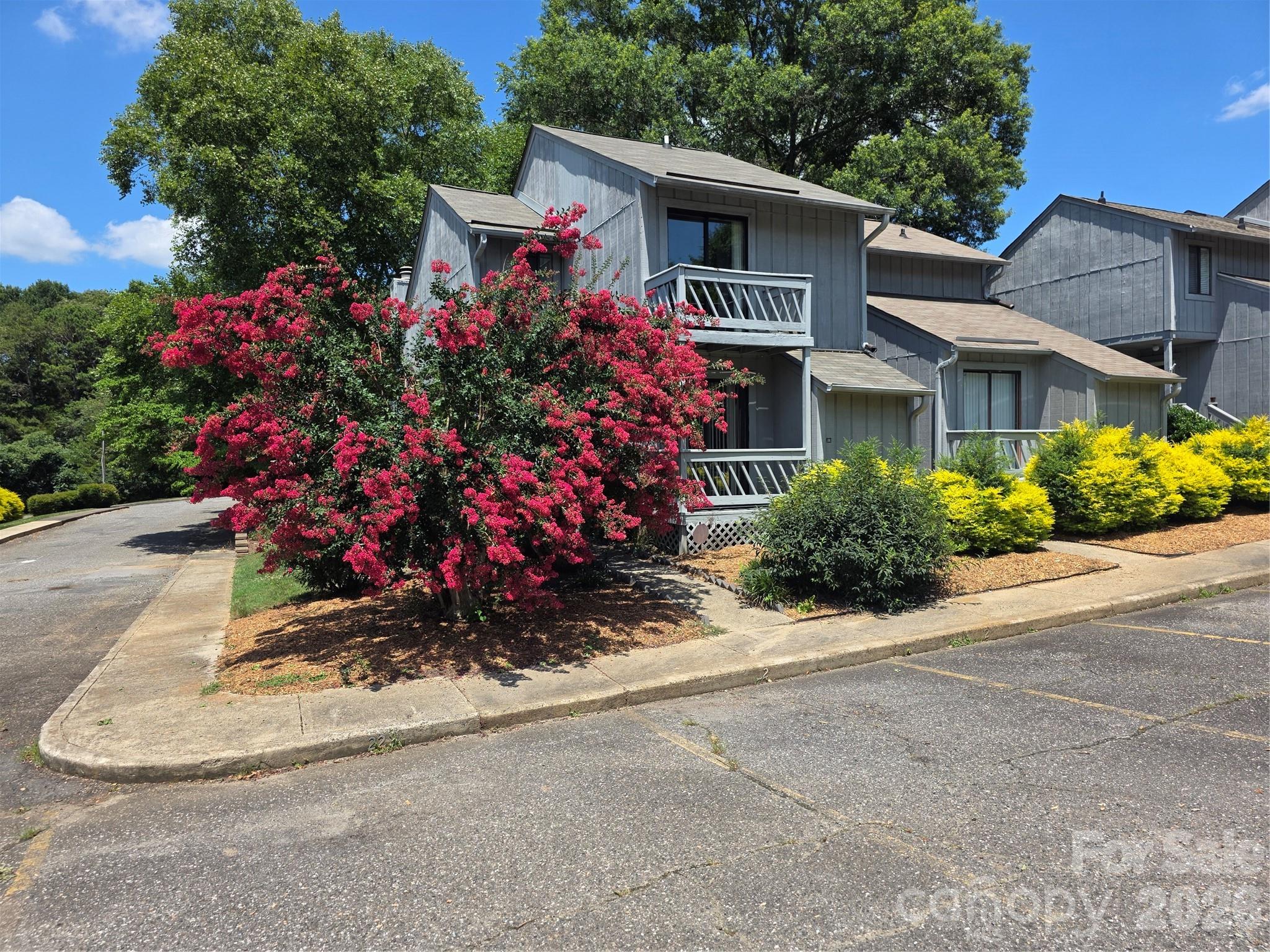 Townhouse at 100 Willow Run Drive, Gastonia, photo 3 of 31