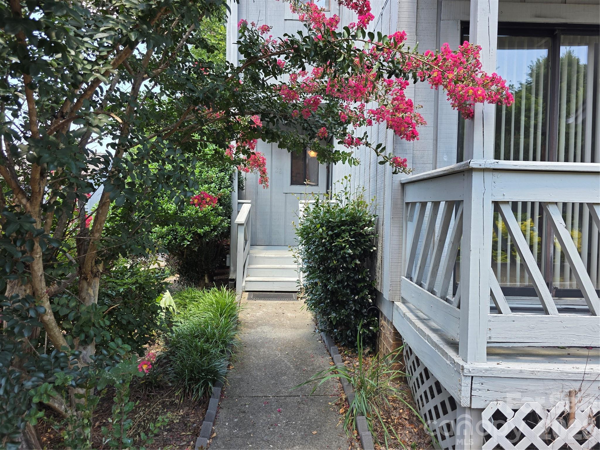 Townhouse at 100 Willow Run Drive, Gastonia, photo 4 of 31