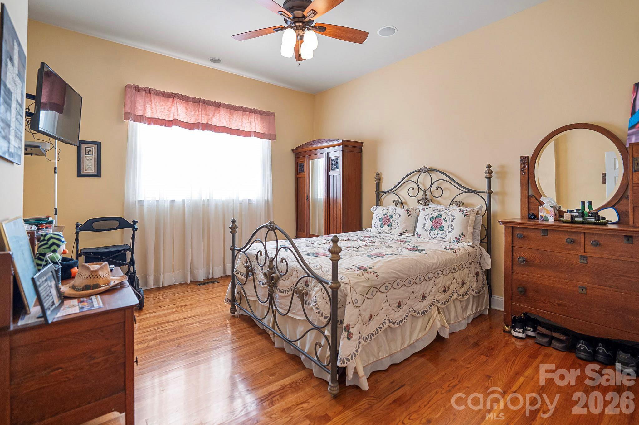 Single Family Residence at 10108 Squires Way, Cornelius, photo 13 of 47
