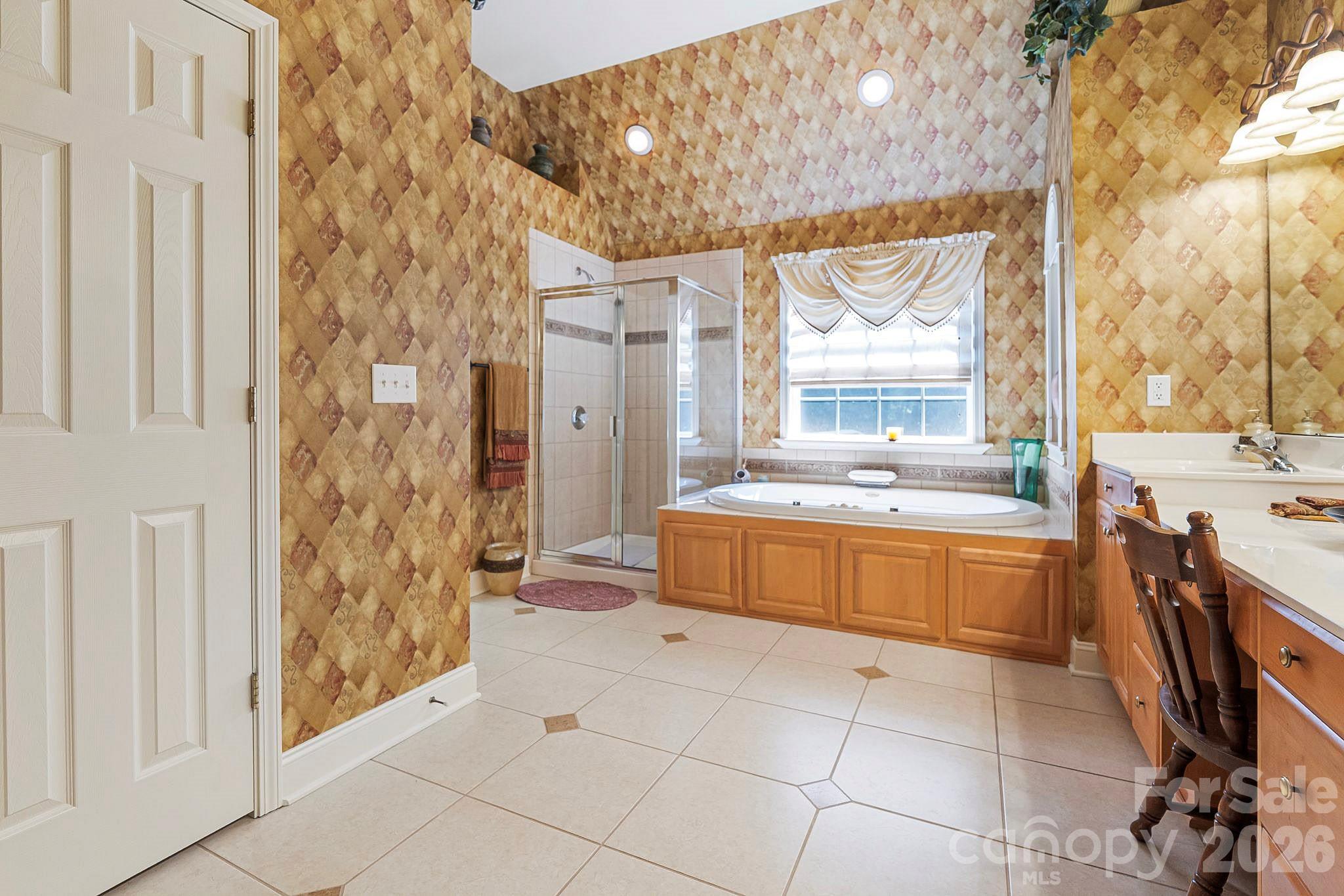 Single Family Residence at 10108 Squires Way, Cornelius, photo 21 of 47