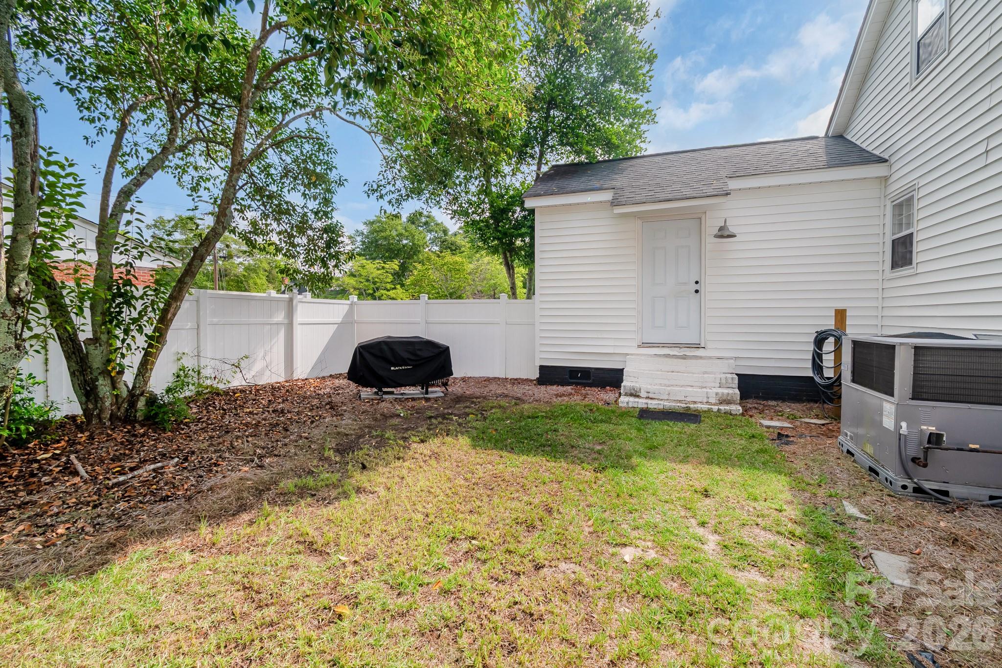 Single Family Residence at 316 S Matson Street, Kershaw, photo 5 of 45
