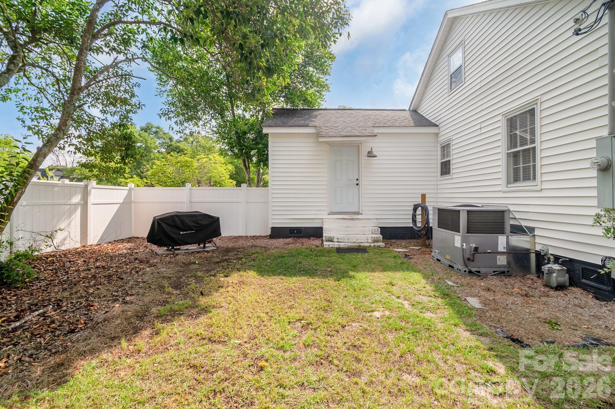 Single Family Residence at 316 S Matson Street, Kershaw, photo 6 of 45
