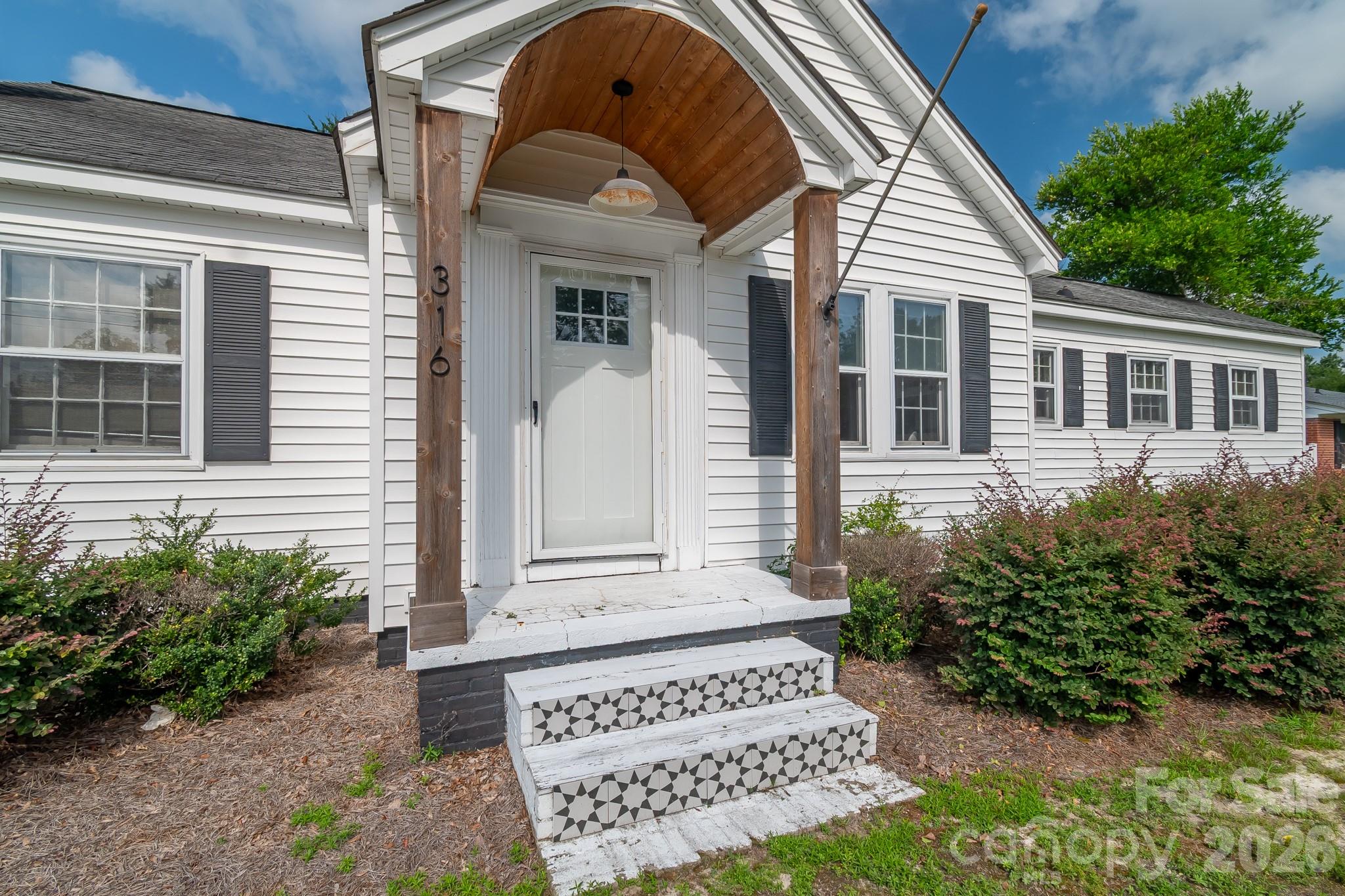 Single Family Residence at 316 S Matson Street, Kershaw, photo 7 of 45