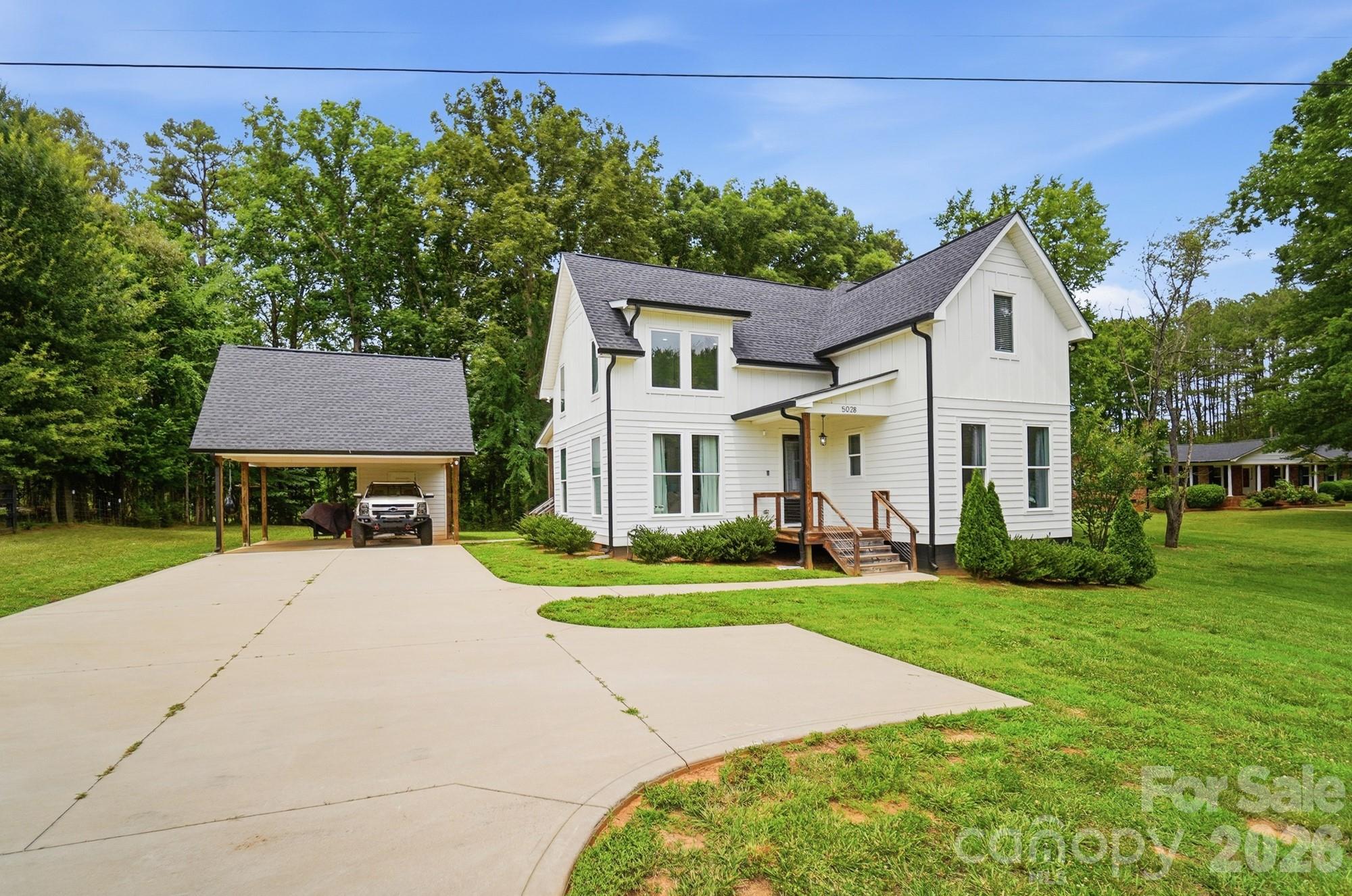 Single Family Residence at 5028 Lewis Road, Gastonia, photo 3 of 24