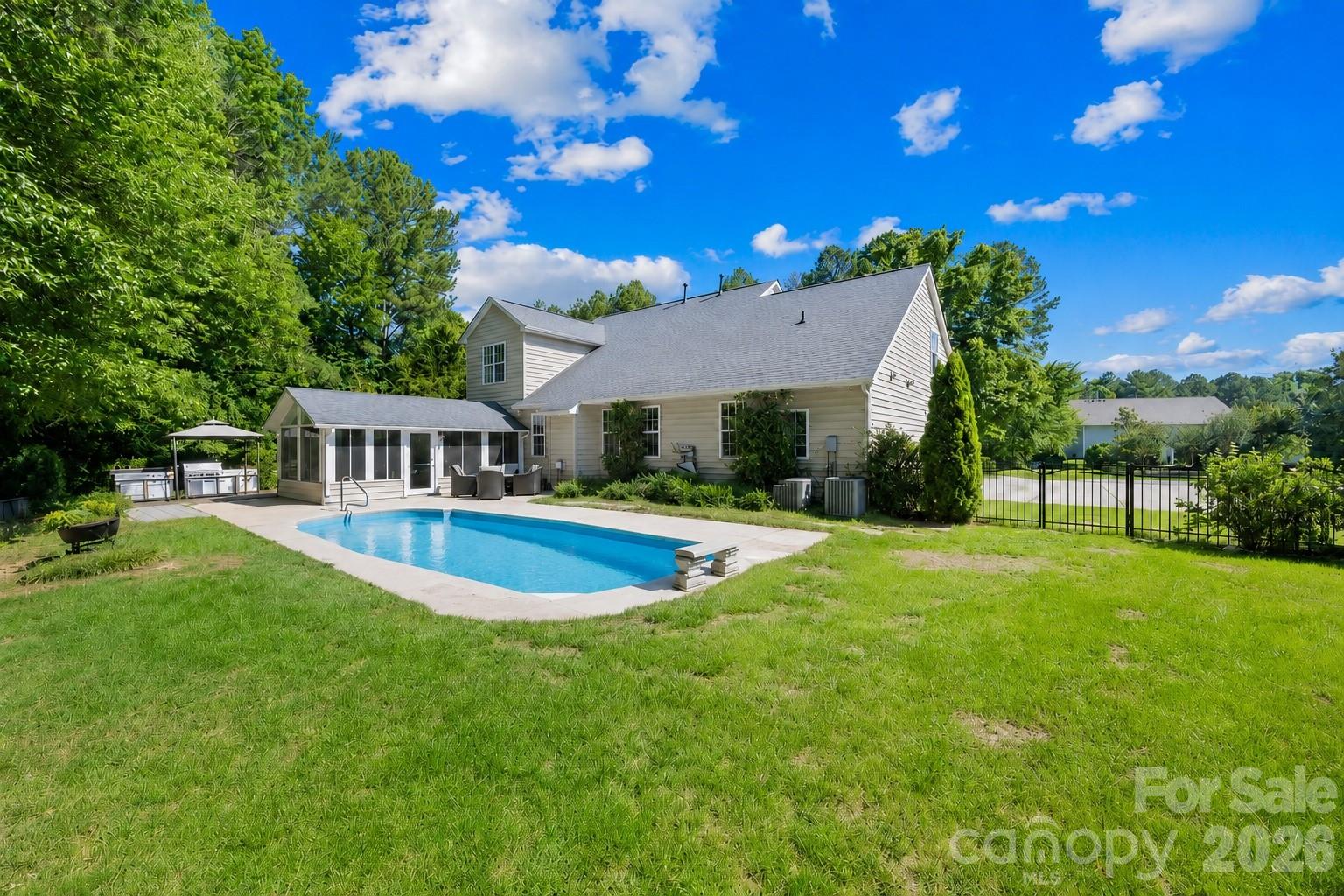 Single Family Residence at 610 Springwood Drive, Waxhaw, photo 27 of 31