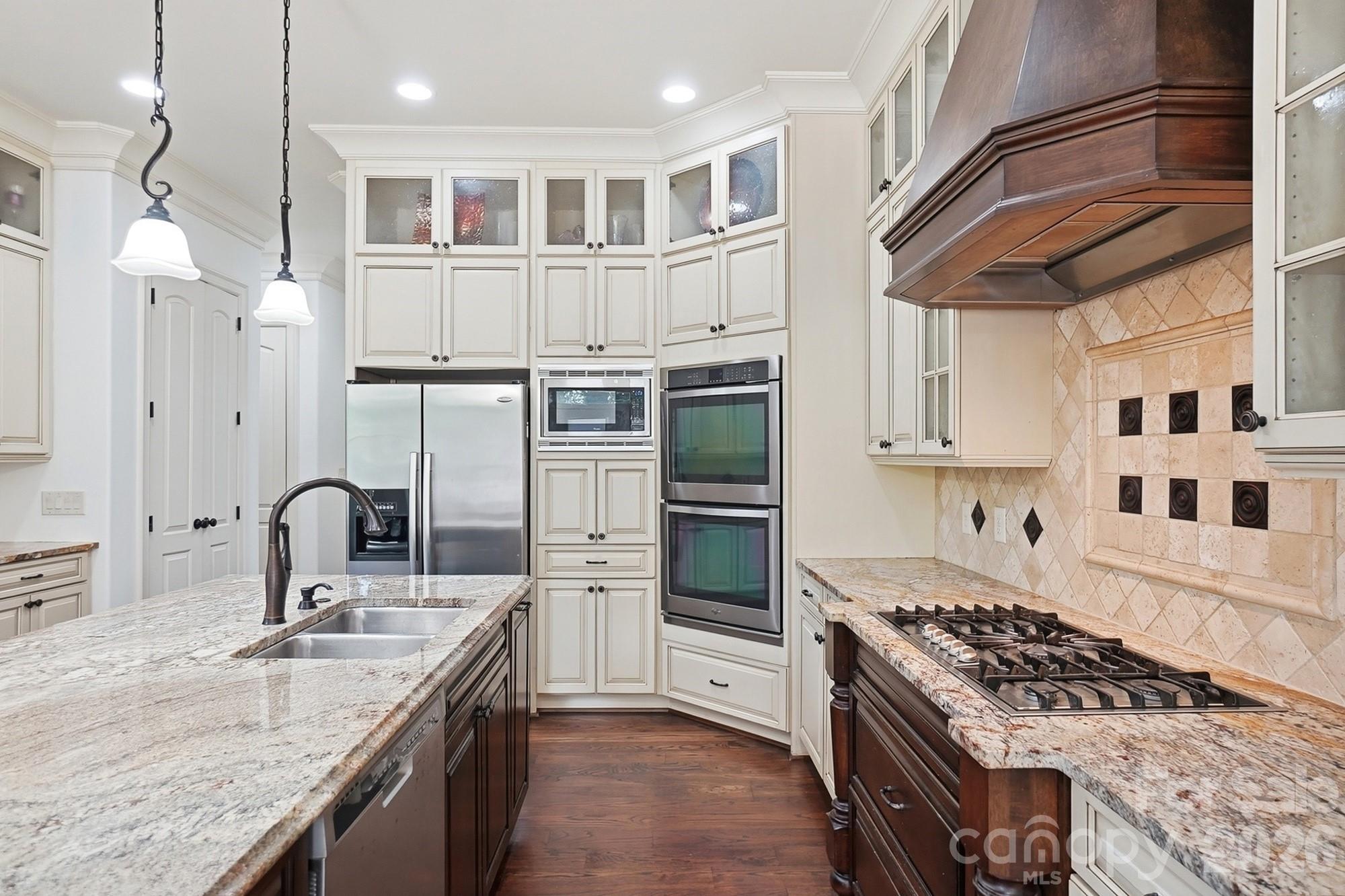 Single Family Residence at 13302 Bally Bunnion Way, Davidson, photo 11 of 48