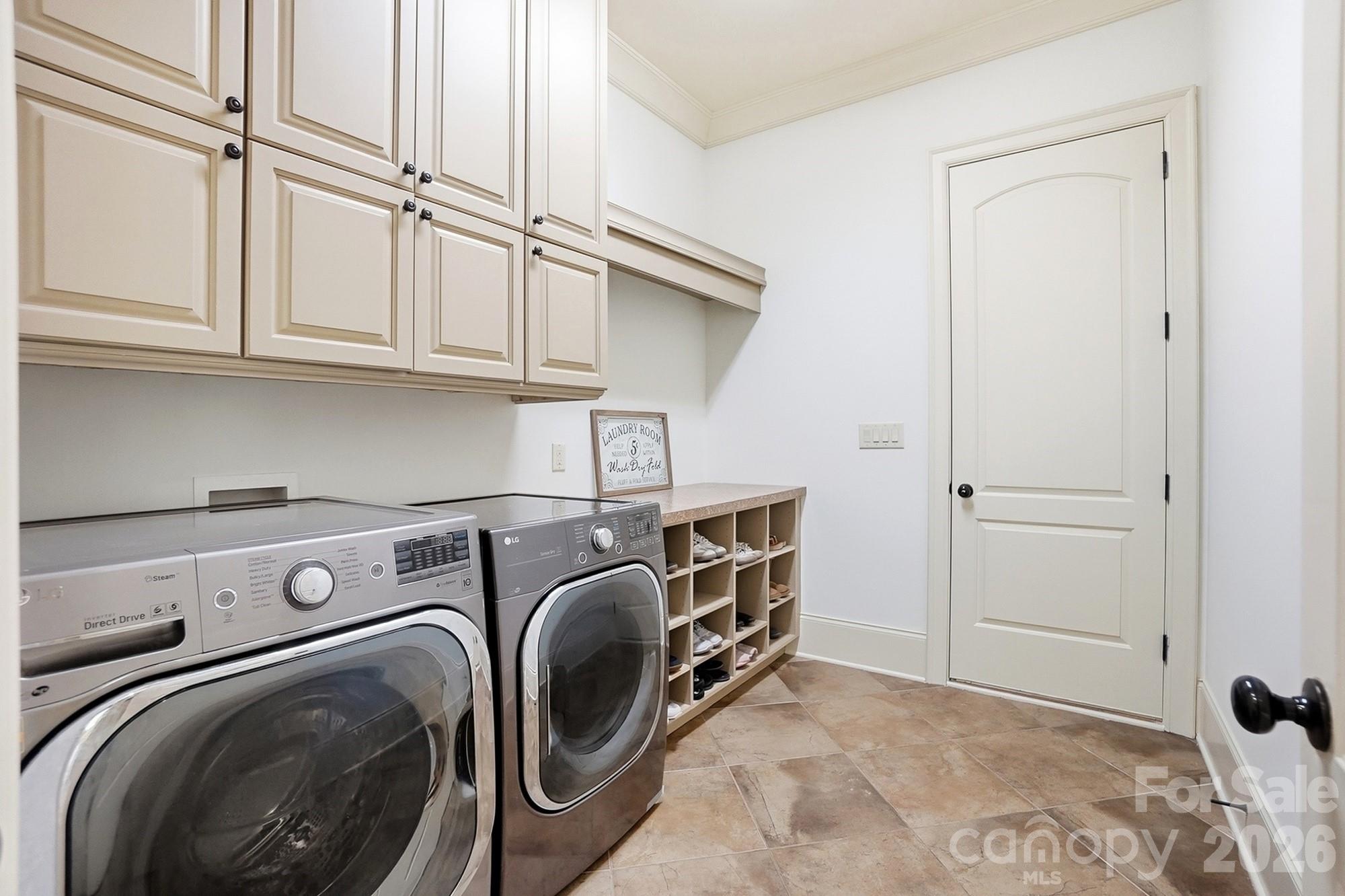 Single Family Residence at 13302 Bally Bunnion Way, Davidson, photo 18 of 48