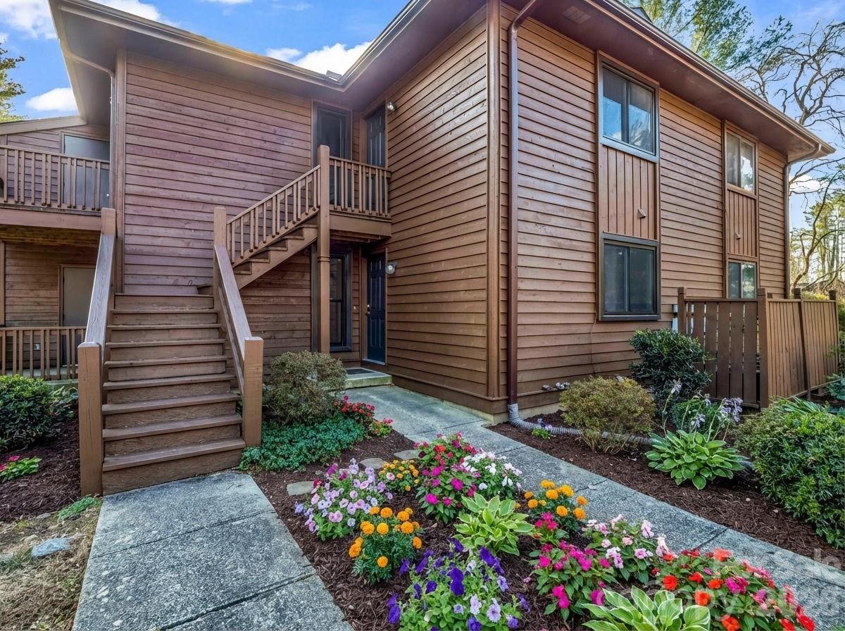 Second Floor Entrance - 520 Courtwood Lane, Hendersonville