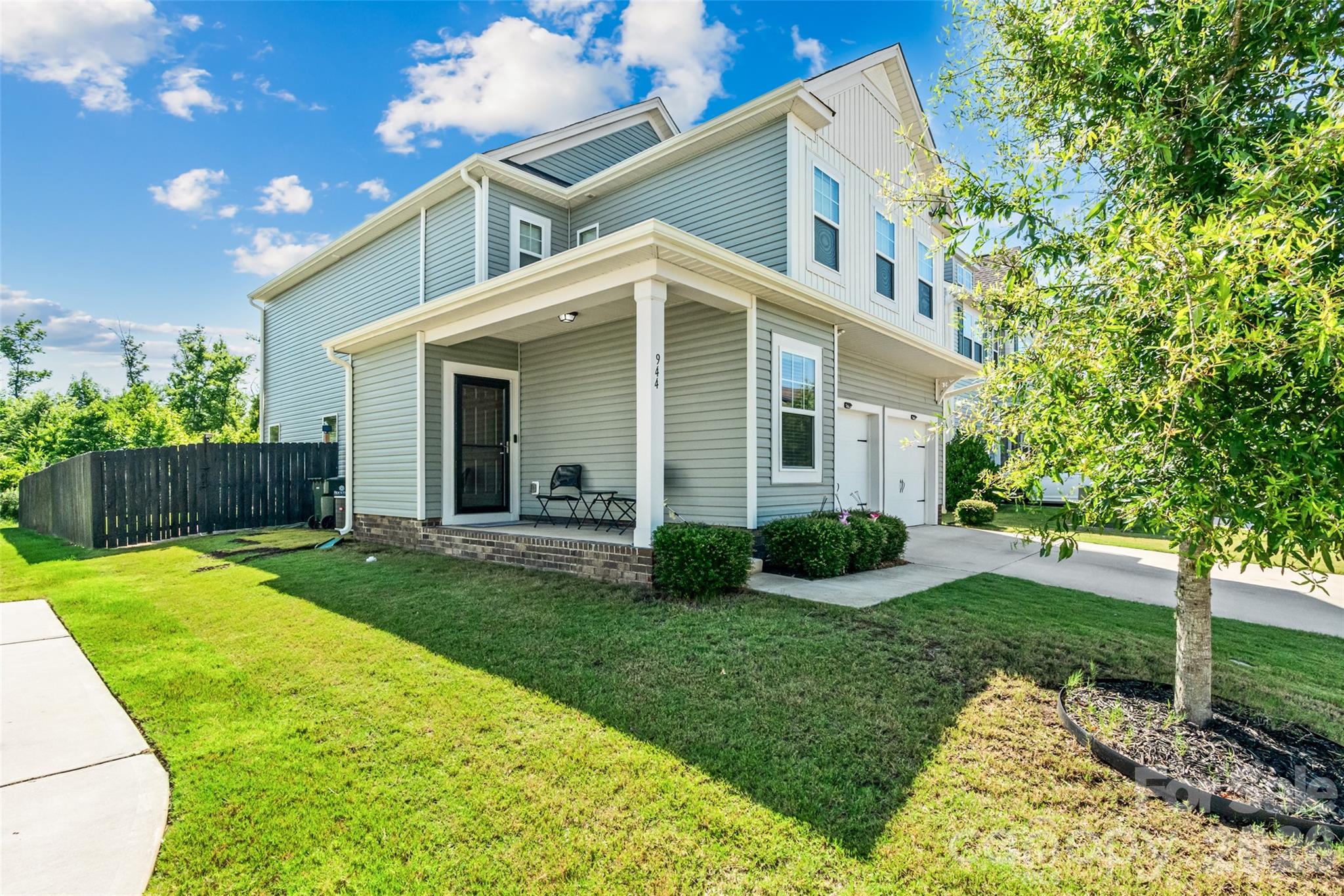 Single Family Residence at 944 Von Buren Boulevard, Rock Hill, photo 2 of 33