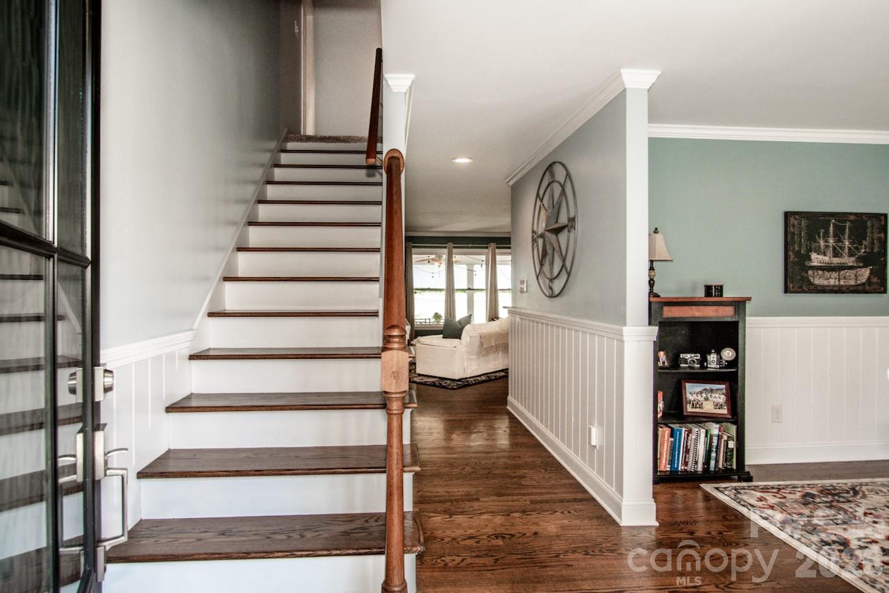 Lovely stairs.... - 921 Argyle Court, Statesville
