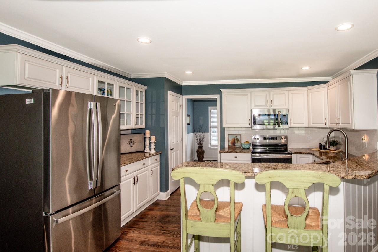 Open concept kitchen - 921 Argyle Court, Statesville