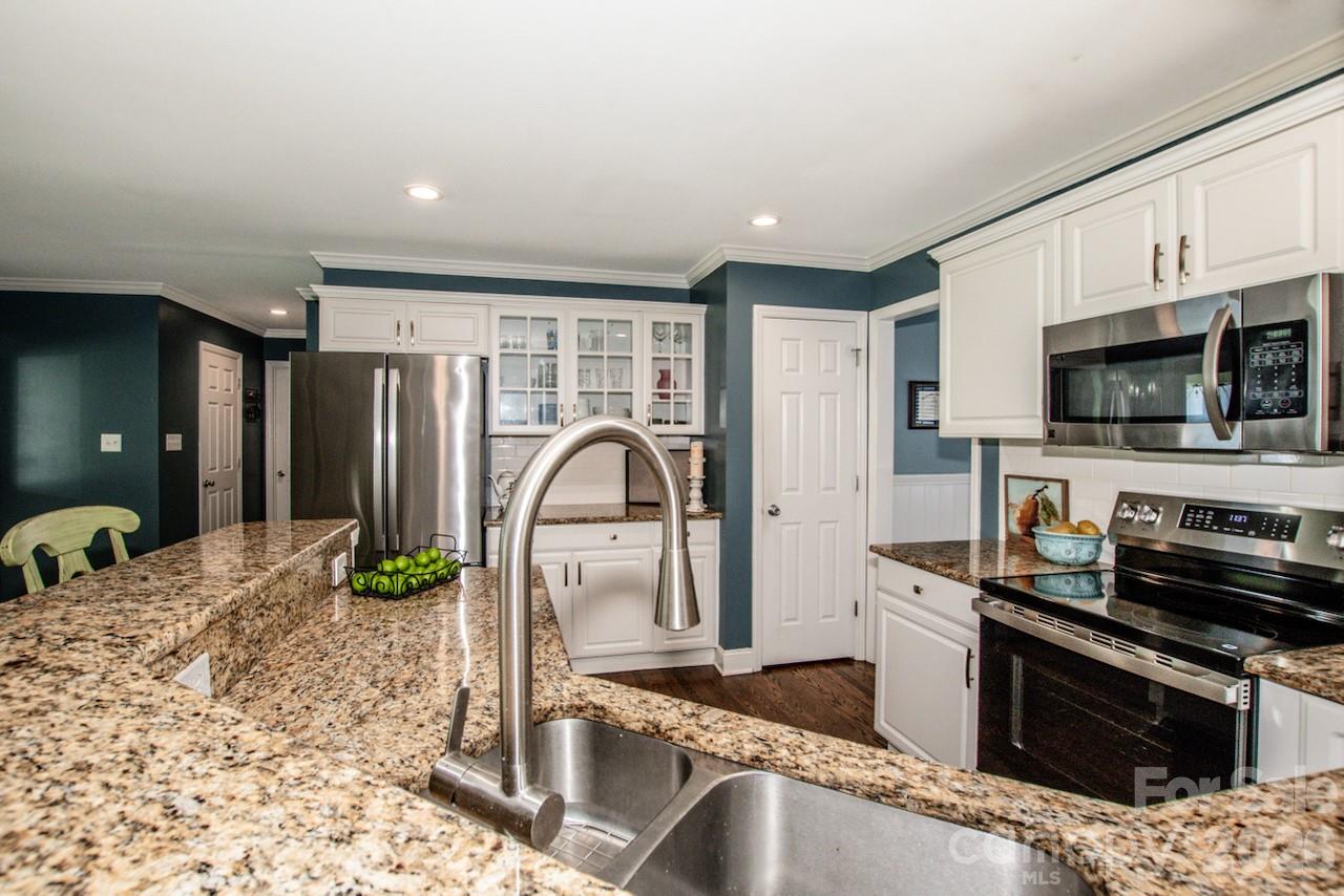 Good triangle appliance ratio....kitchen layout is exceptional. - 921 Argyle Court, Statesville