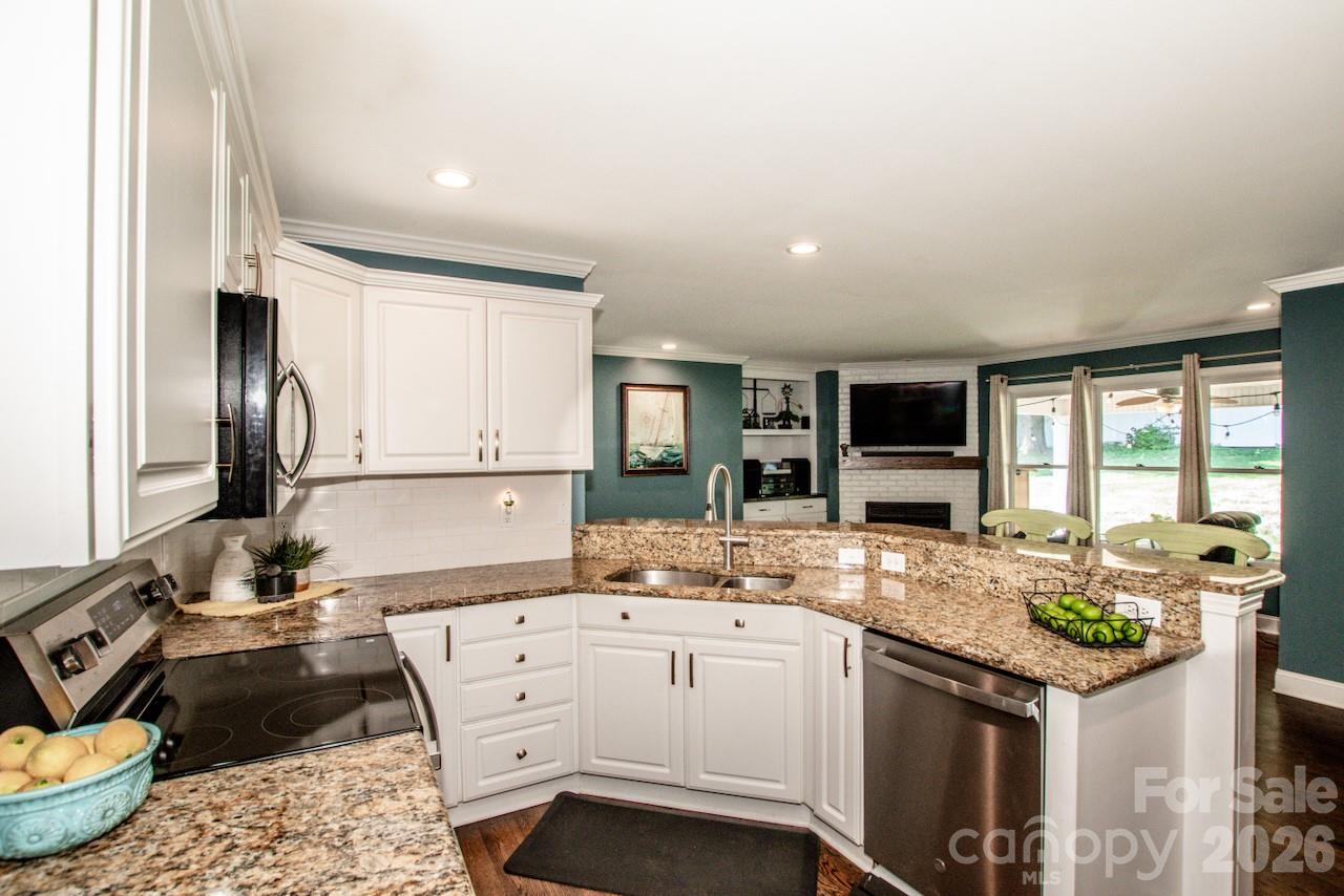 Single Family Residence at 921 Argyle Court, Statesville, photo 15 of 40