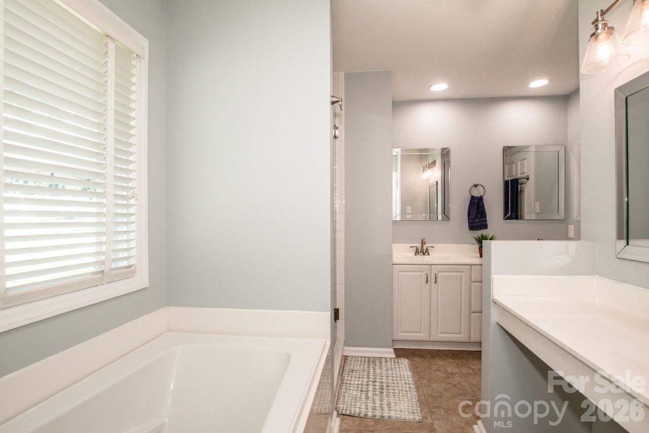 Single Family Residence at 921 Argyle Court, Statesville, photo 24 of 40