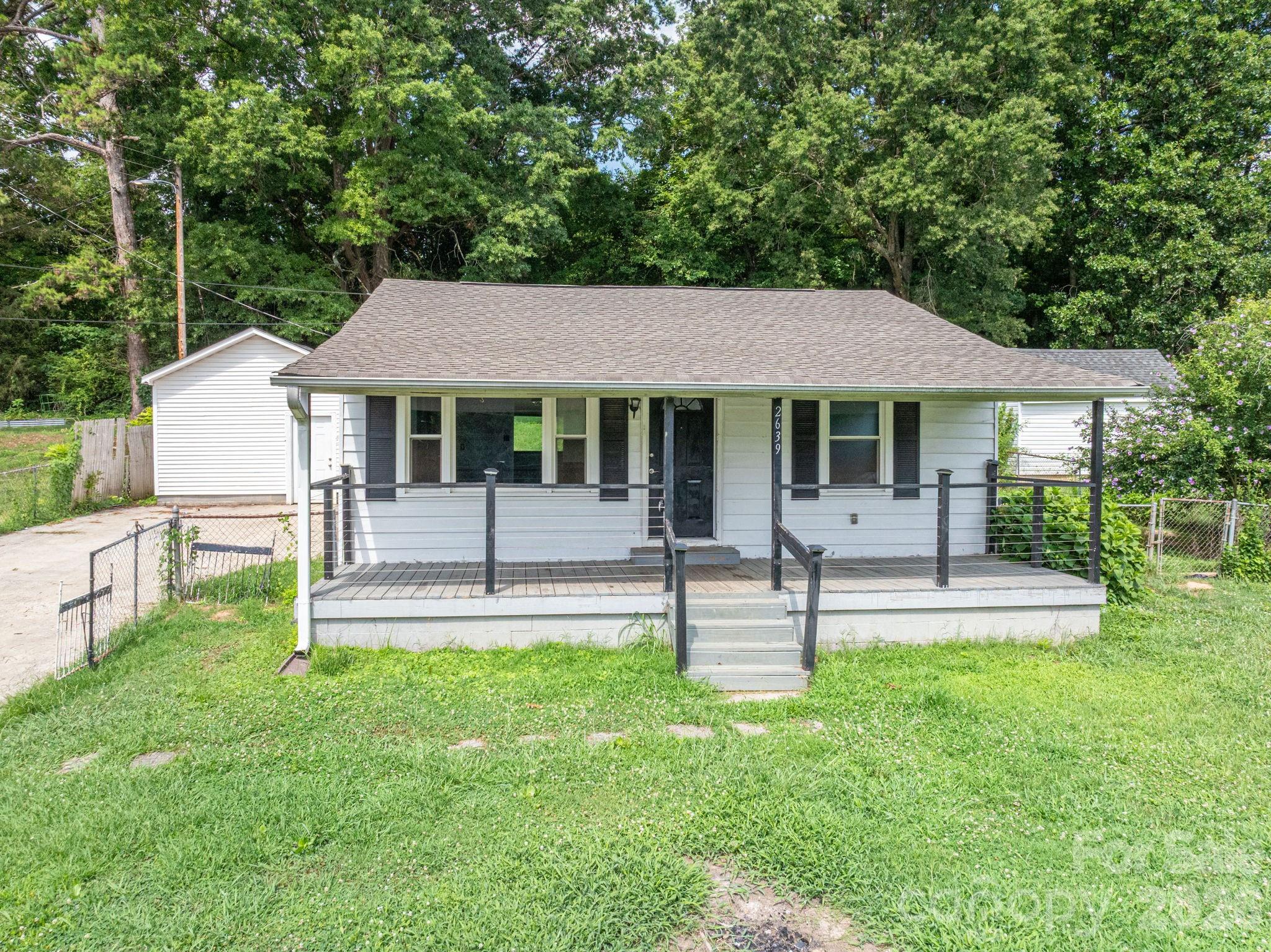 Single Family Residence at 2639 Springbrook Circle, Gastonia, photo 2 of 48