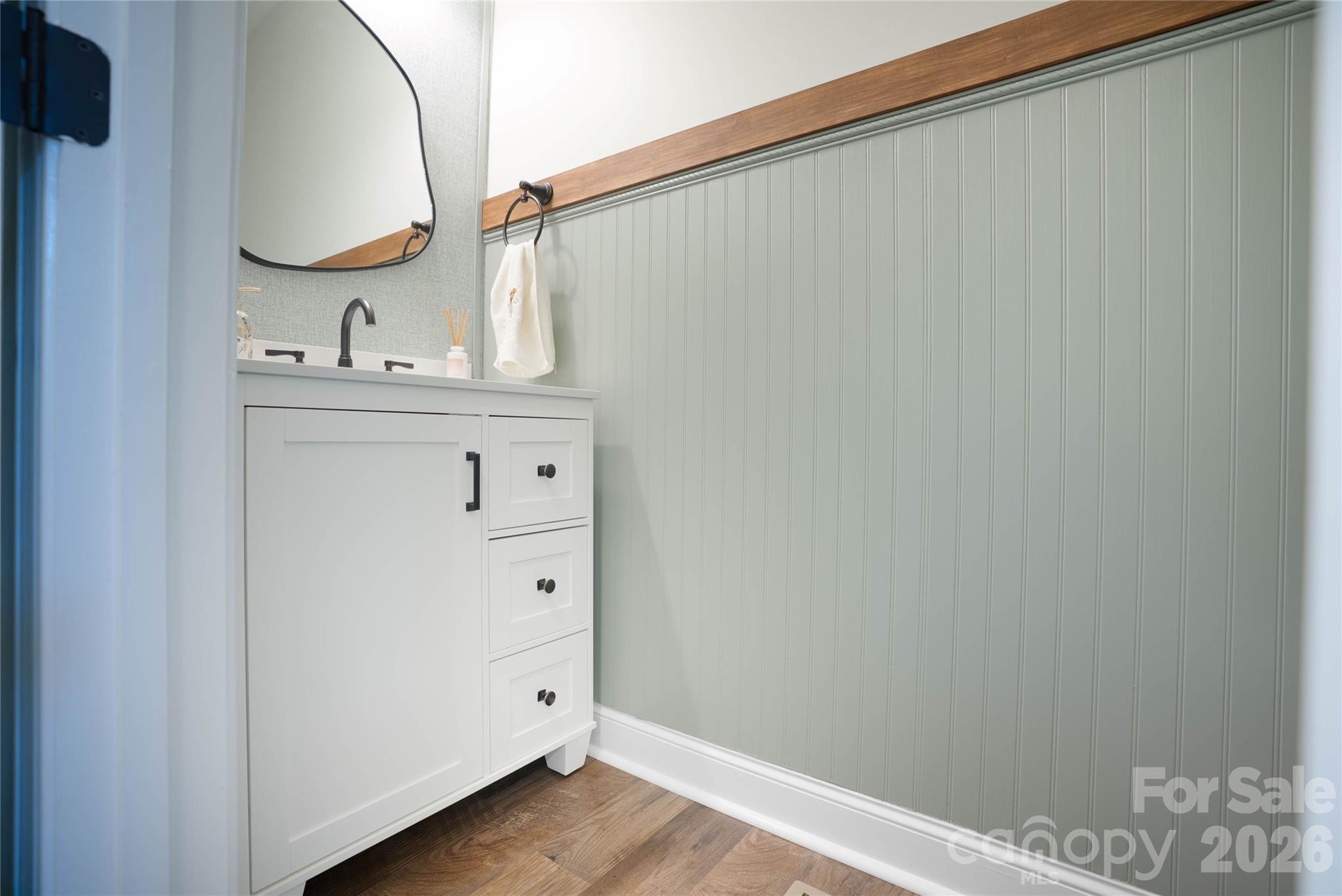 Main floor powder room - 2399 Blackburn Bridge Road, Maiden