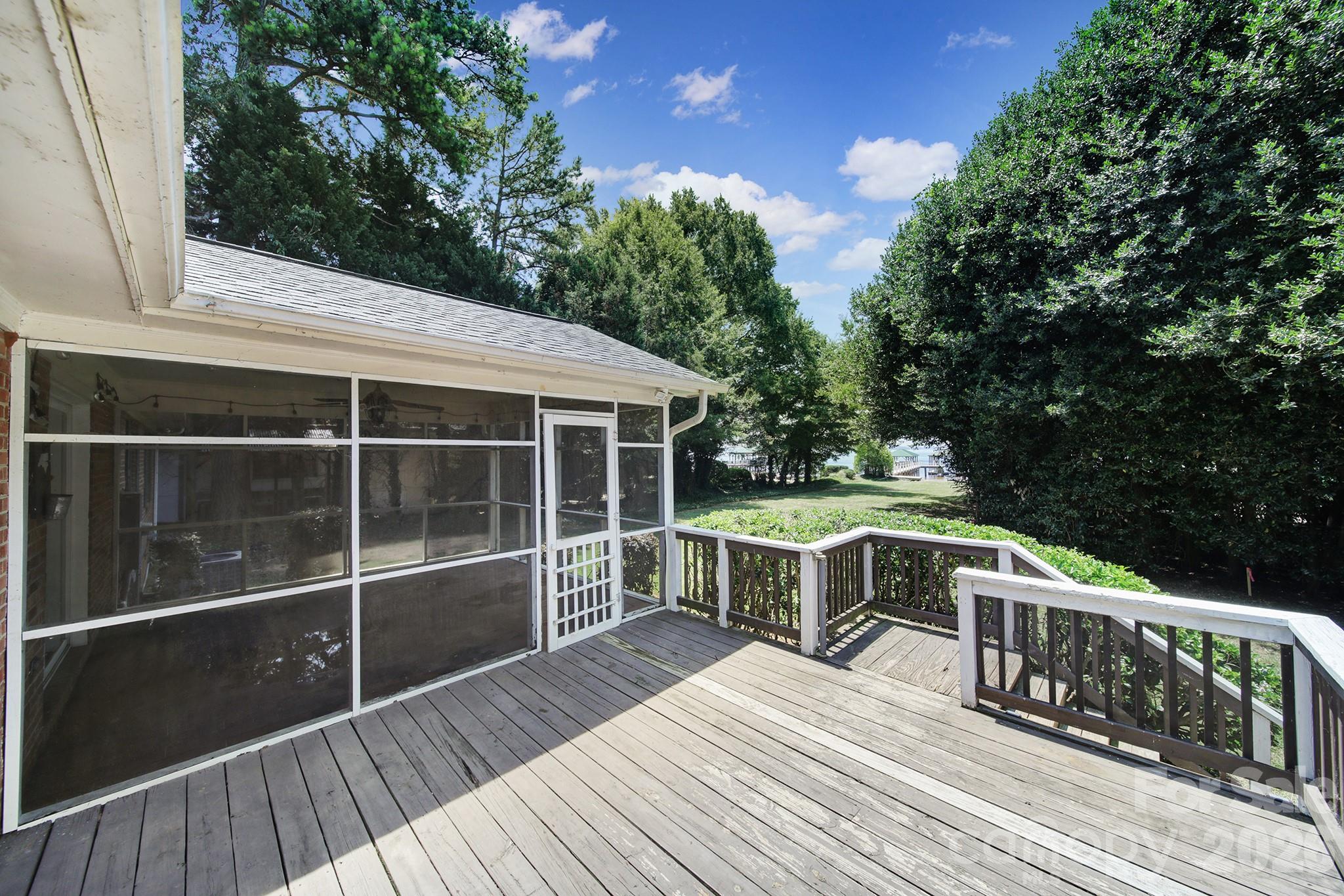Single Family Residence at 704 Isle Of Pines Road, Mooresville, photo 10 of 25