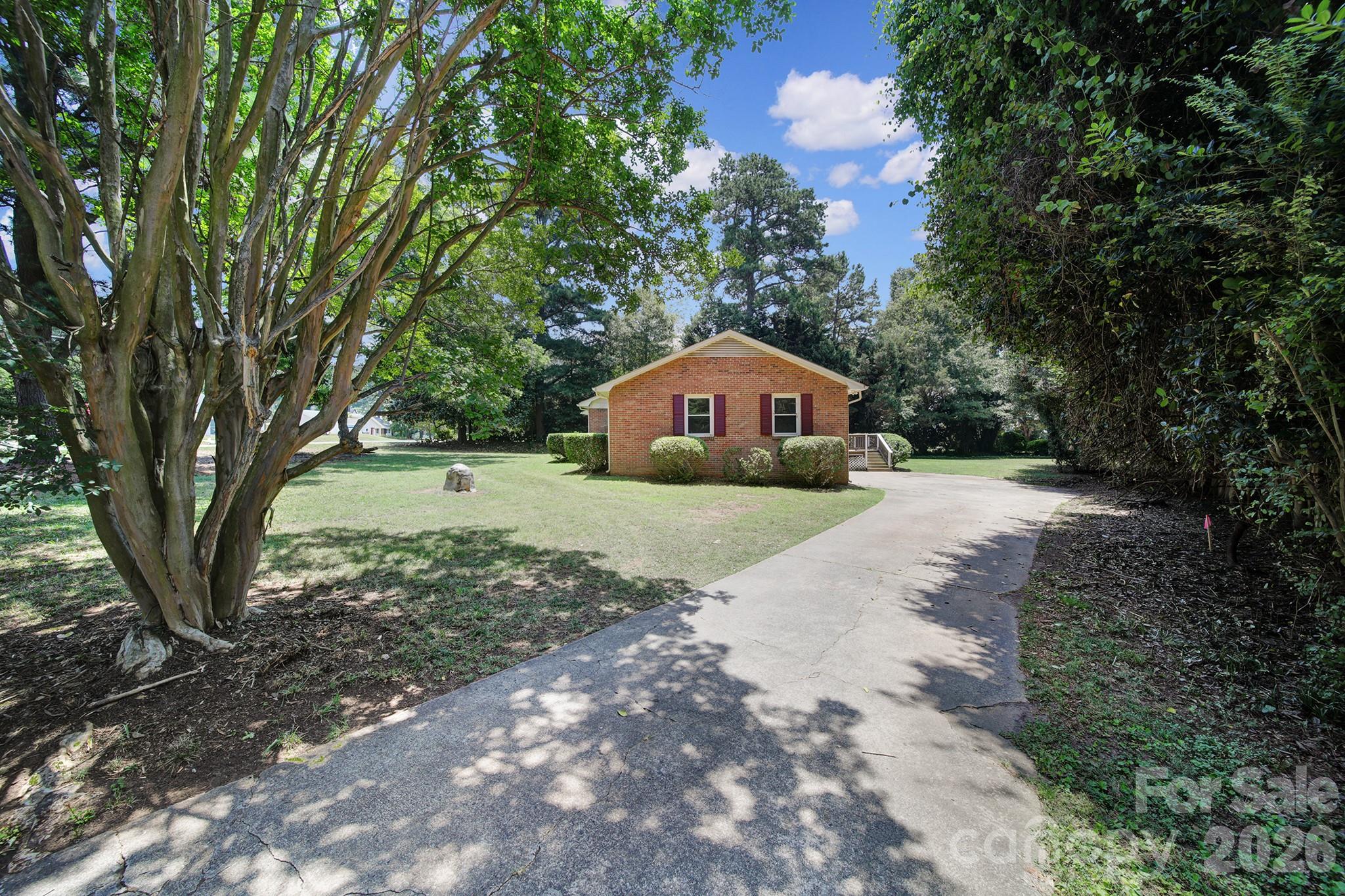 Single Family Residence at 704 Isle Of Pines Road, Mooresville, photo 12 of 25