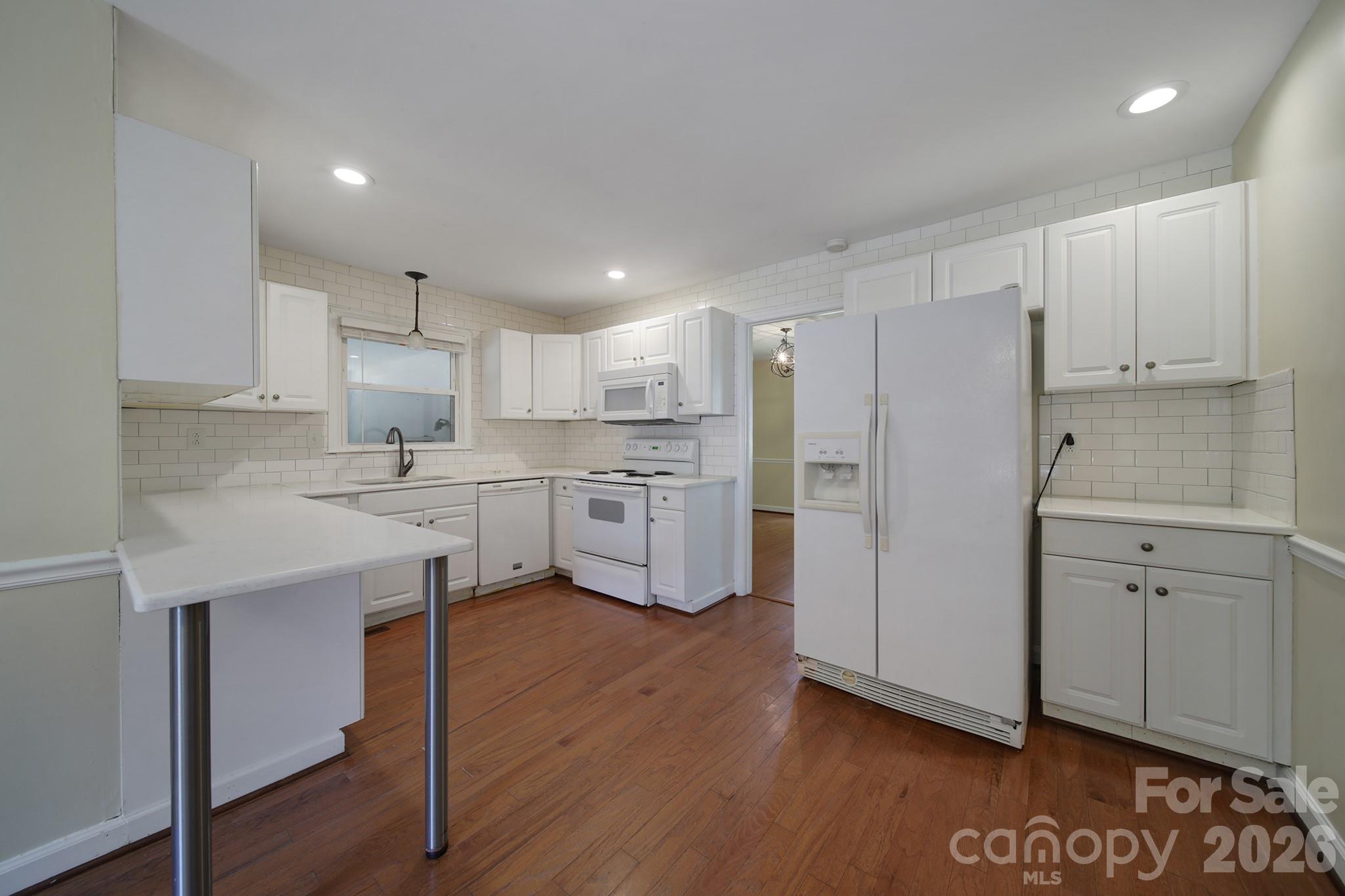 Single Family Residence at 704 Isle Of Pines Road, Mooresville, photo 23 of 25