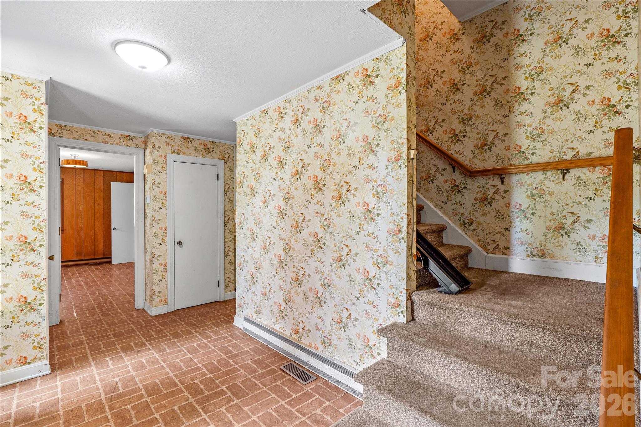 Handicap accessible with StairLift! - 155 Duck Creek Road, Troutman