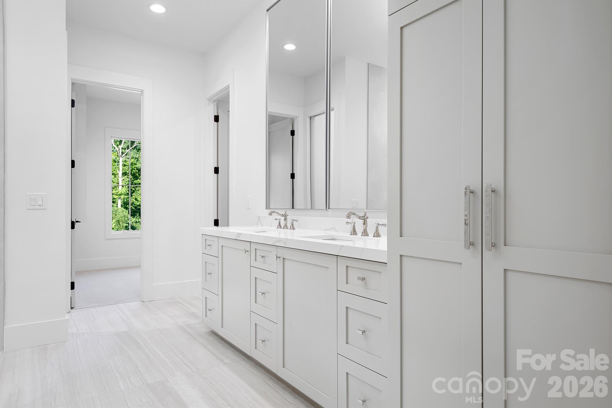 Great linen closet and cabinetry - 126 Manorly Lane, Mooresville
