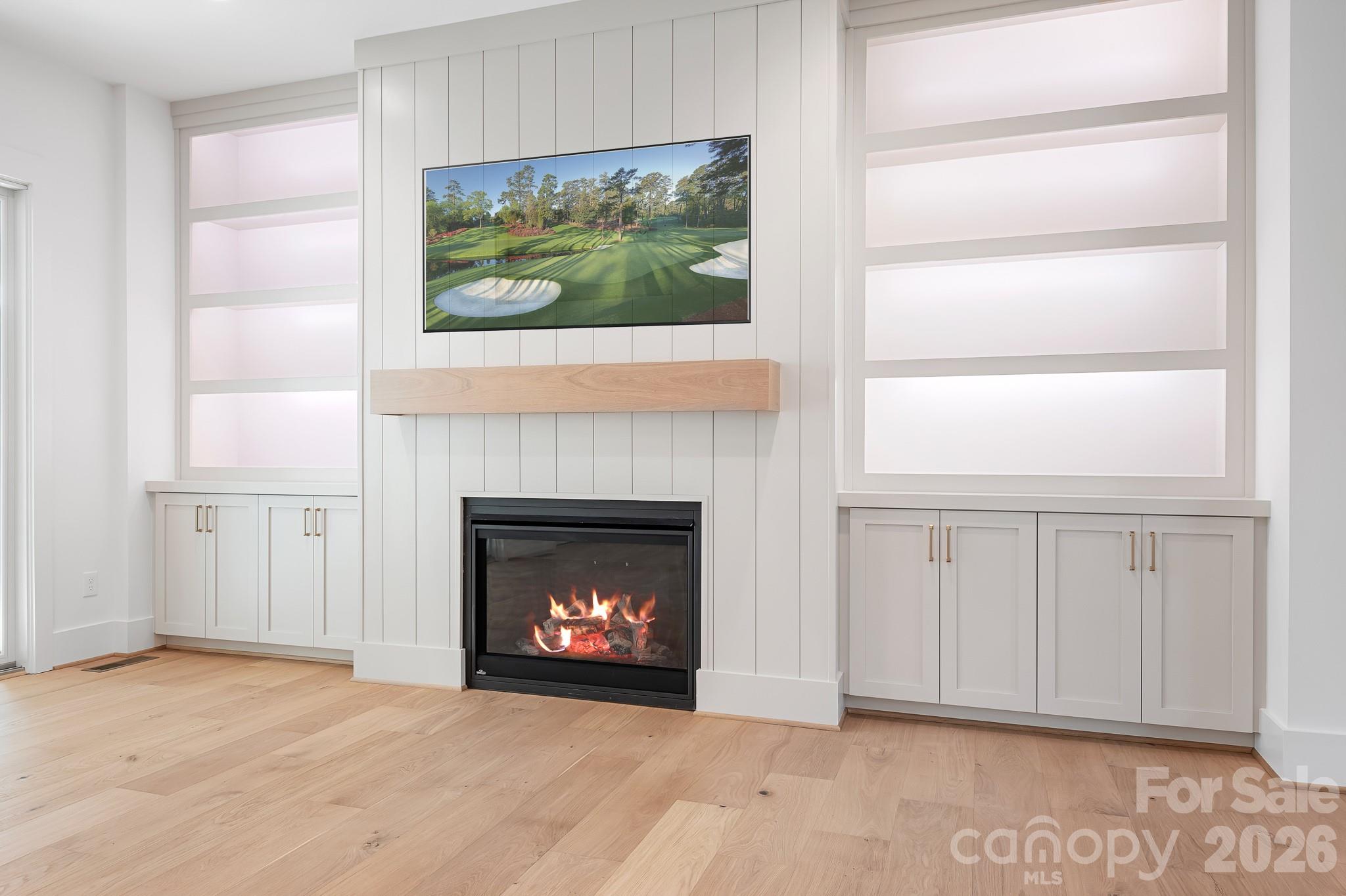 Gas fireplace - 126 Manorly Lane, Mooresville
