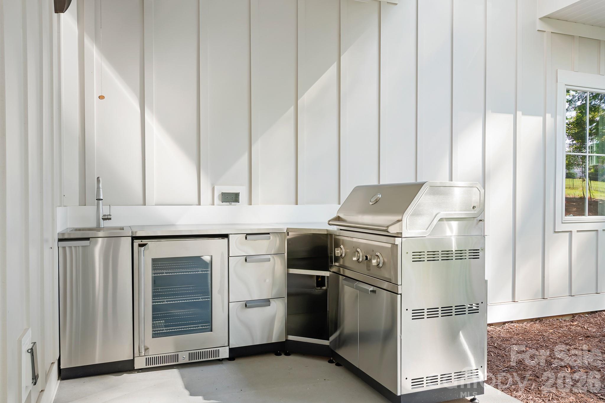 SS Outdoor Kitchen - 126 Manorly Lane, Mooresville