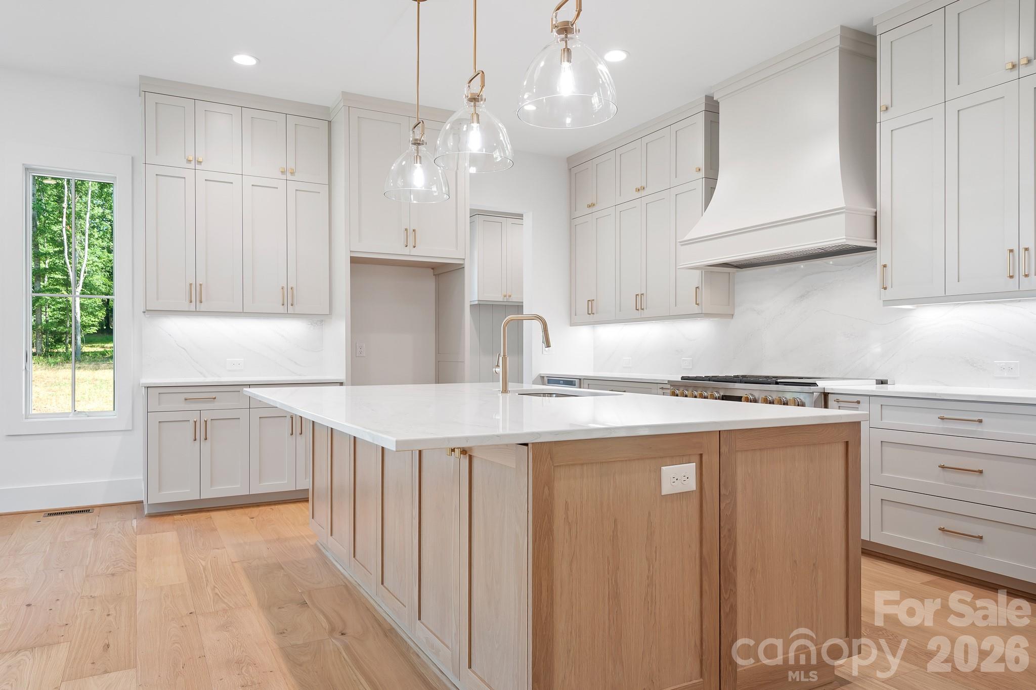 Lots of natural lighting - 126 Manorly Lane, Mooresville