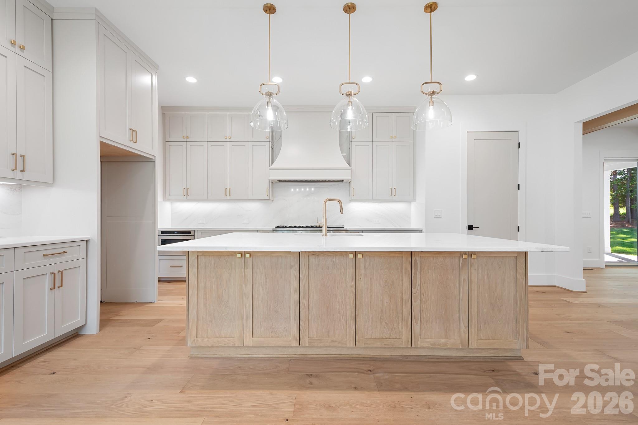 Beautiful Quartz tops and backsplsh - 126 Manorly Lane, Mooresville