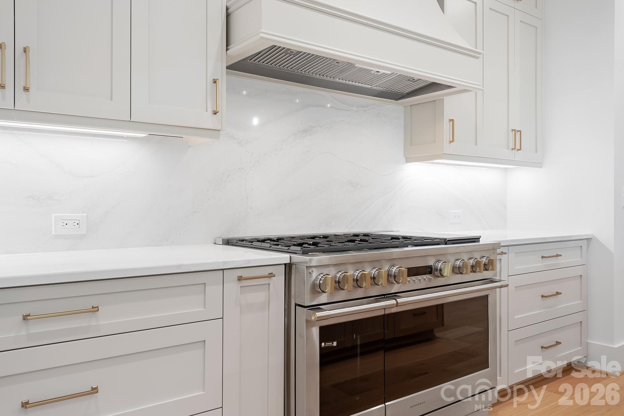 48" Monogram gas range/XO Hood Insert - 126 Manorly Lane, Mooresville