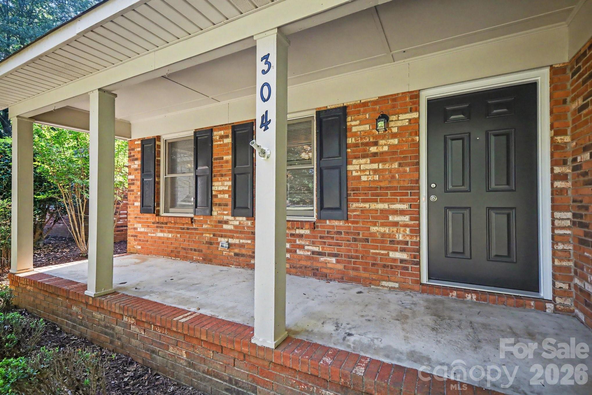 Single Family Residence at 304 Julia Drive, Lincolnton, photo 3 of 28