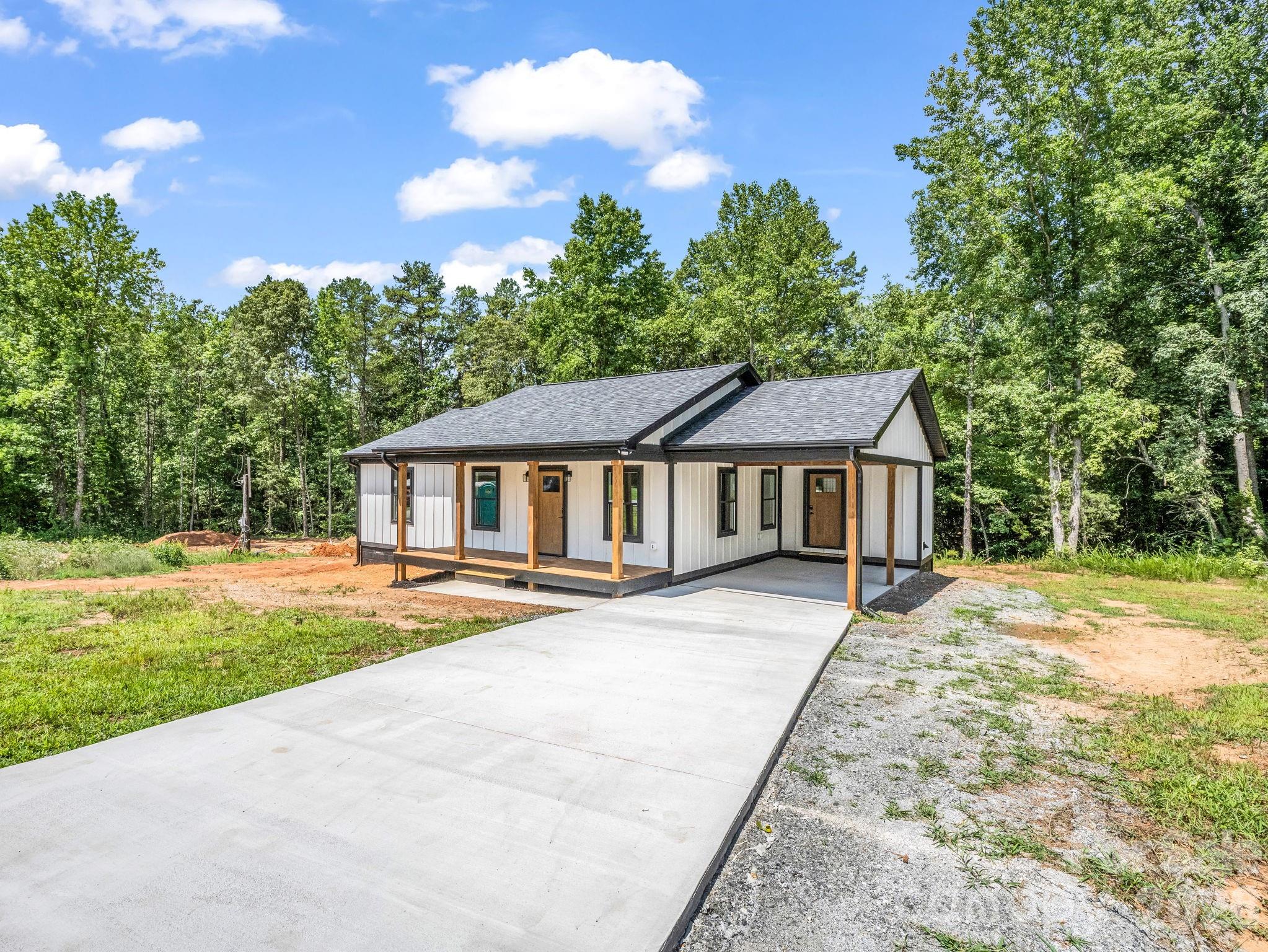 Single Family Residence at 314 Maryland Drive, Forest City, photo 2 of 24