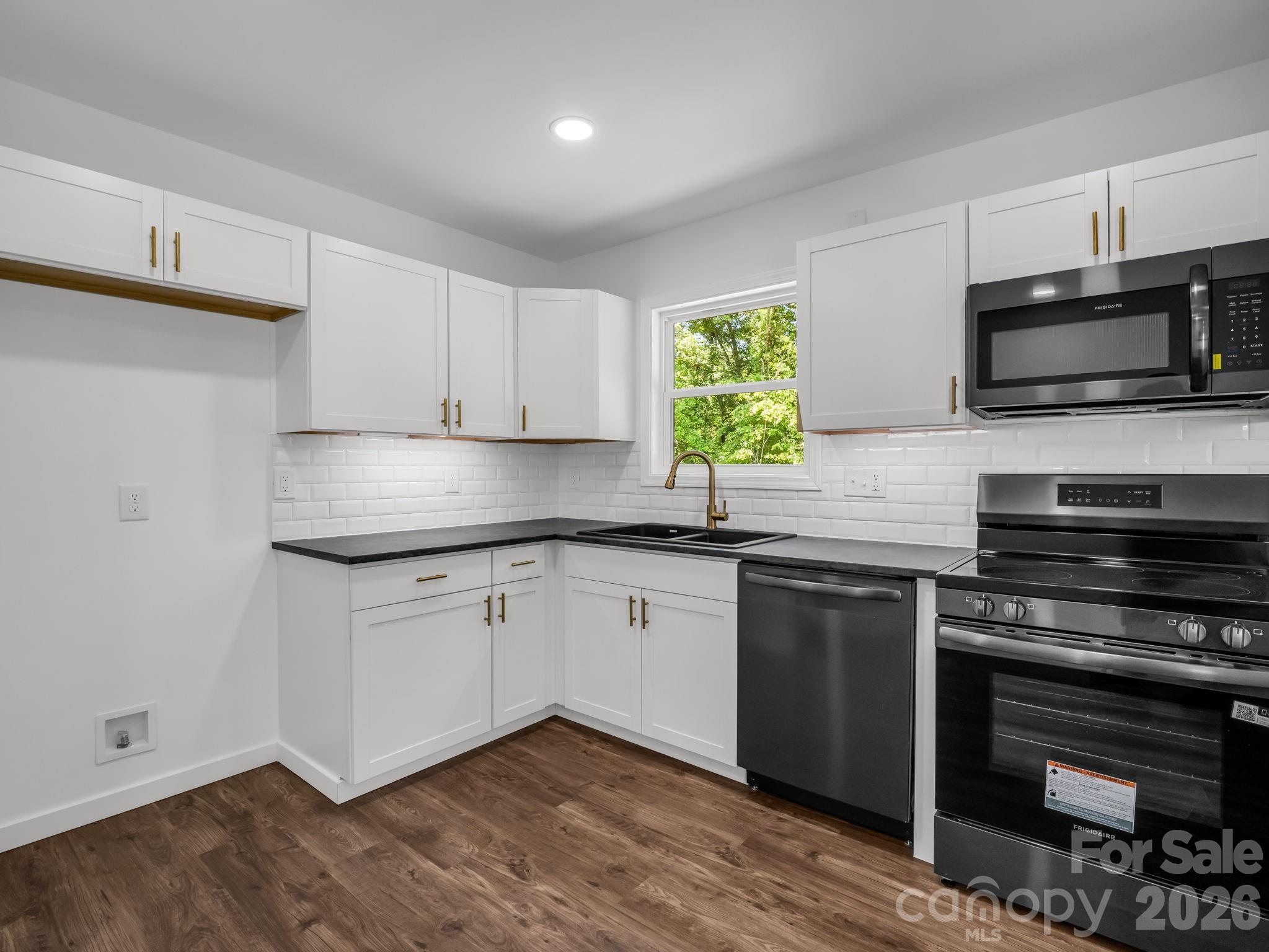 Kitchen - 314 Maryland Drive, Forest City