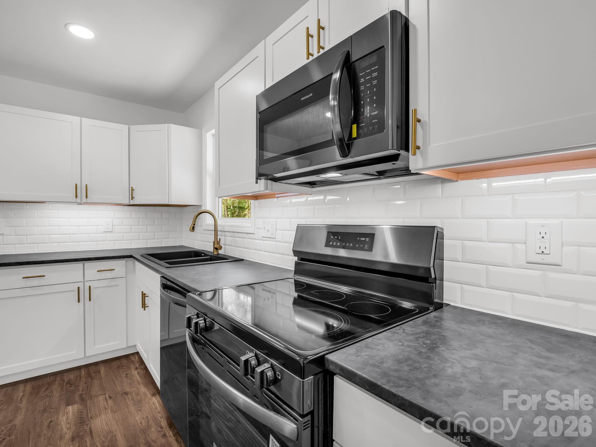 Kitchen - 314 Maryland Drive, Forest City