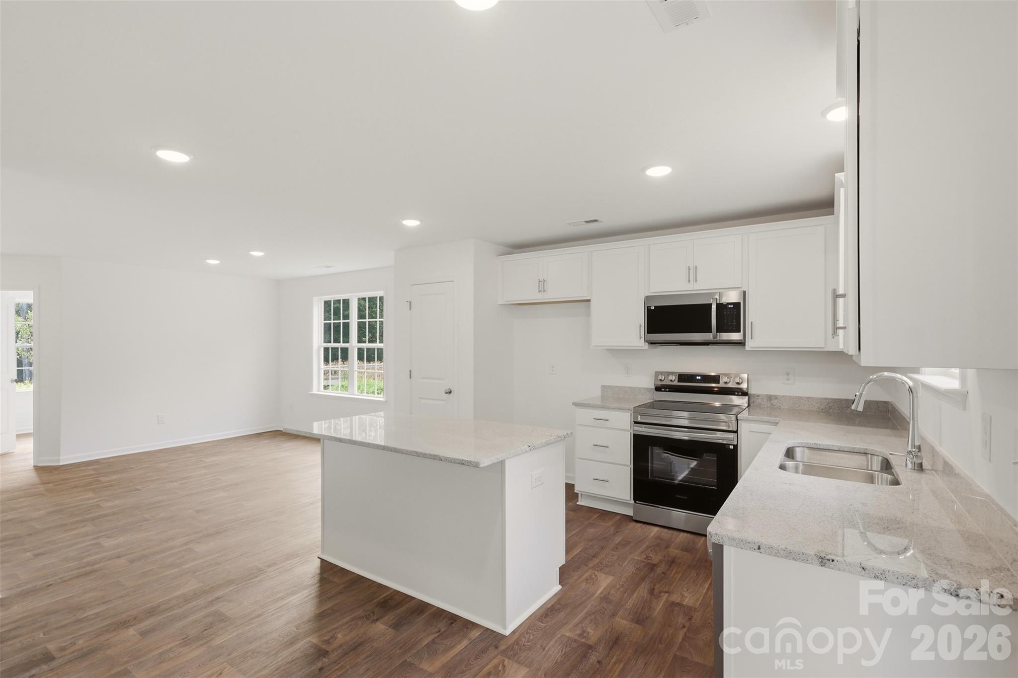 Single Family Residence at 310 Middleton Drive, Lexington, photo 8 of 24