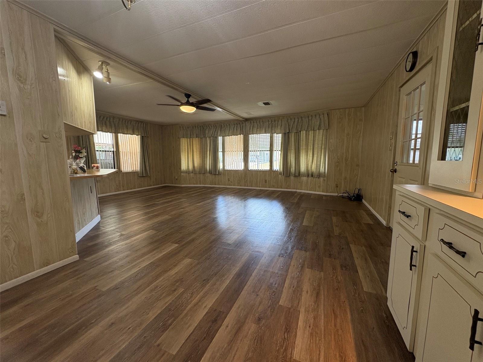 Large Open Livingroom - 6315 GROVE POINTE DR SE, WINTER HAVEN