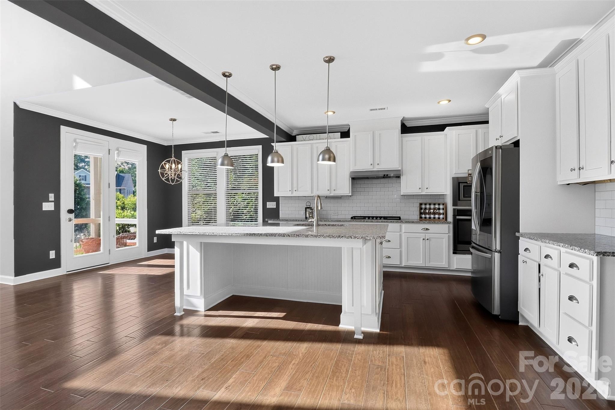 Huge Center Island with bar seating. - 6071 Drave Lane, Fort Mill