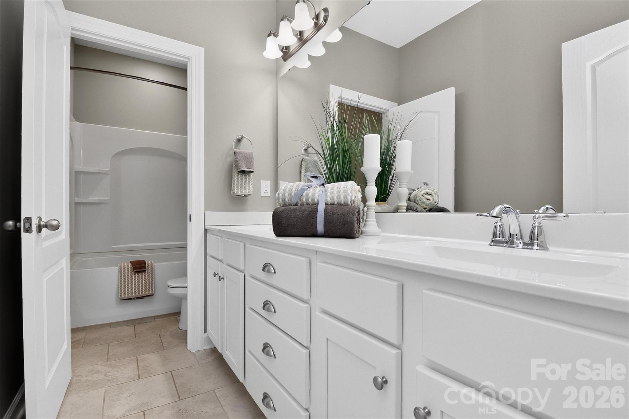 Upstairs full bath - 6071 Drave Lane, Fort Mill