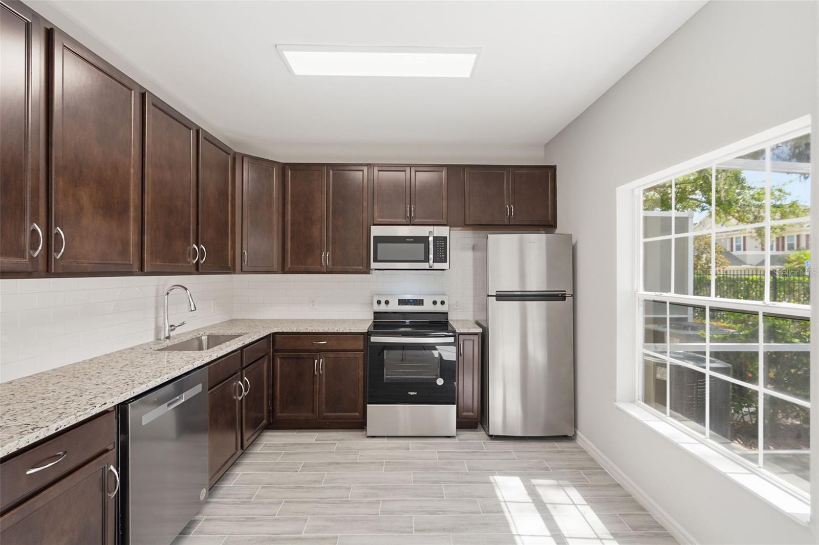Townhouse at 7560 PLANTATION CIR, BRADENTON, photo 10 of 42