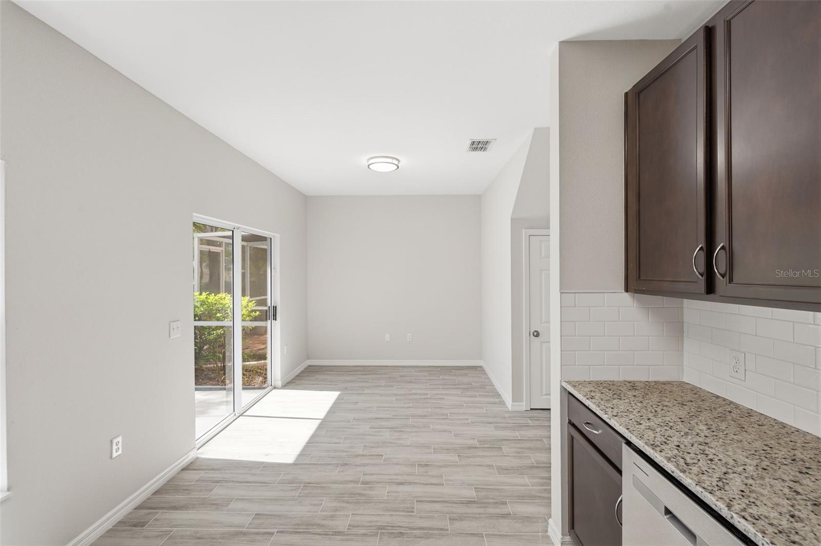 Townhouse at 7560 PLANTATION CIR, BRADENTON, photo 11 of 42