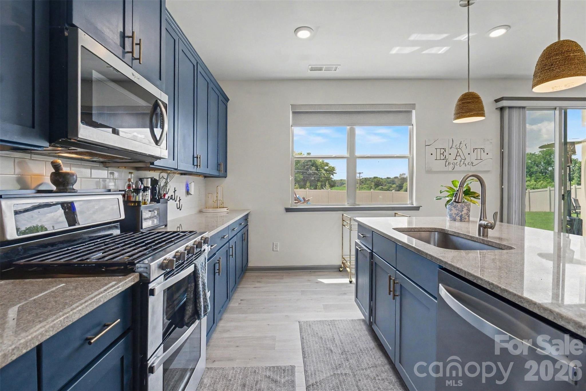 42" painted cabinetry and stainless steel appliances... - 2055 Yearden Lane, Monroe