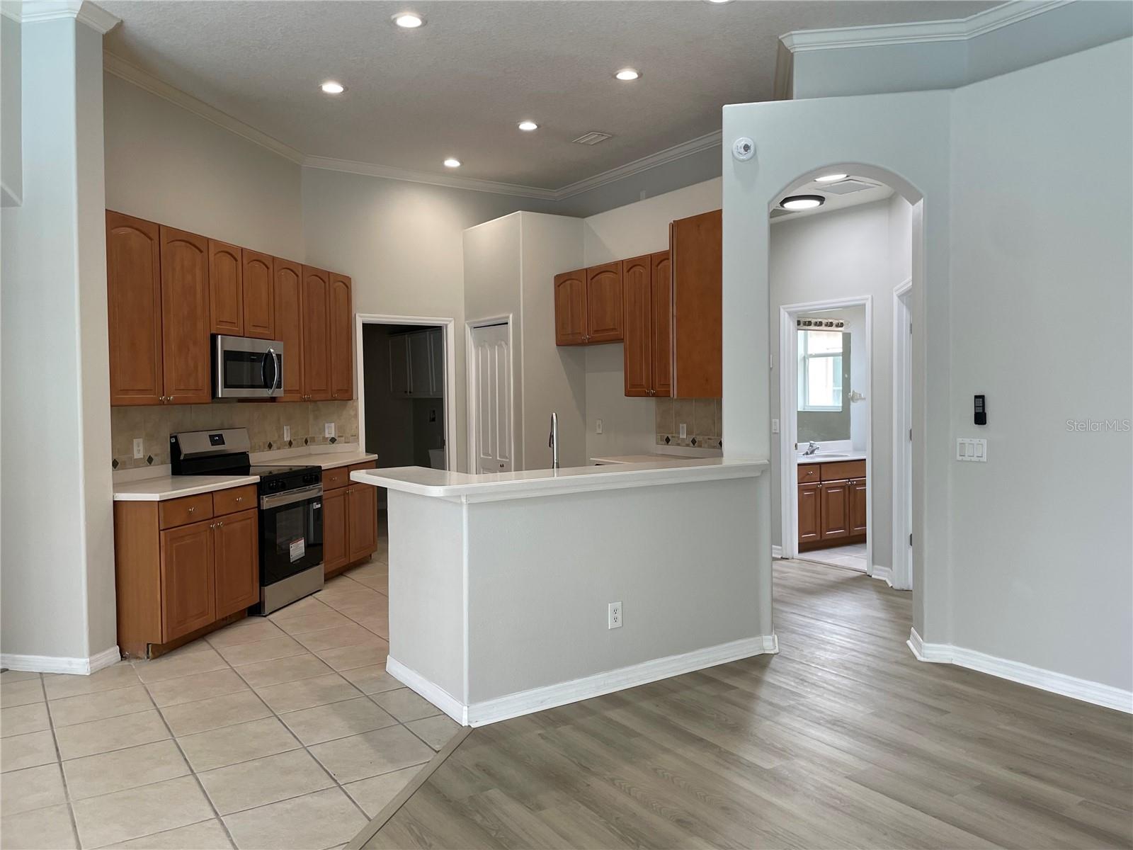 Single Family Residence at 6119 PALOMINO CIR, BRADENTON, photo 6 of 27