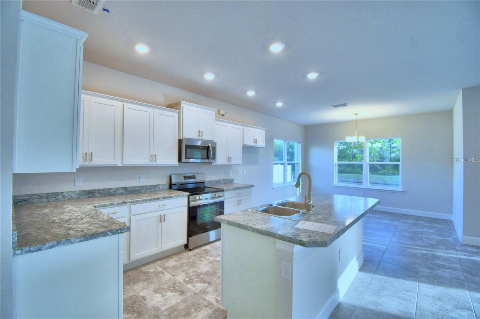 Single Family Residence at 906 SOFIA LN, DAVENPORT, photo 6 of 37
