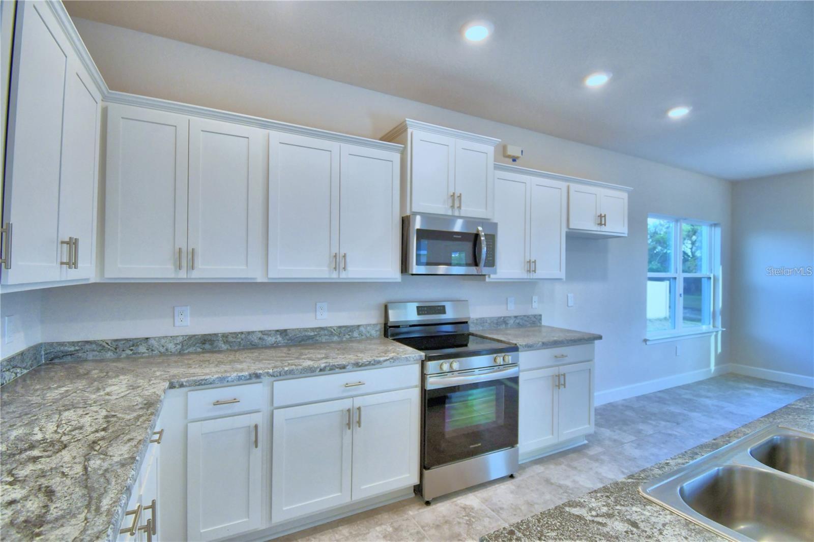 Single Family Residence at 906 SOFIA LN, DAVENPORT, photo 7 of 37