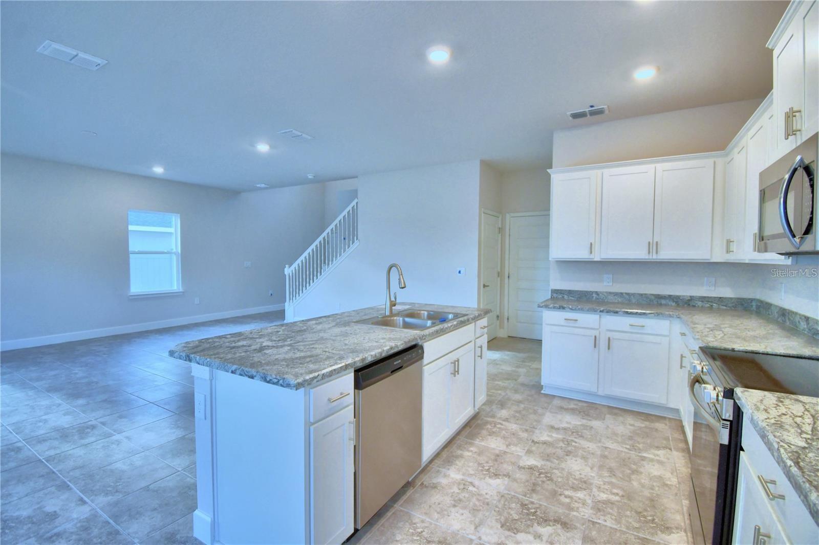 Single Family Residence at 906 SOFIA LN, DAVENPORT, photo 10 of 37