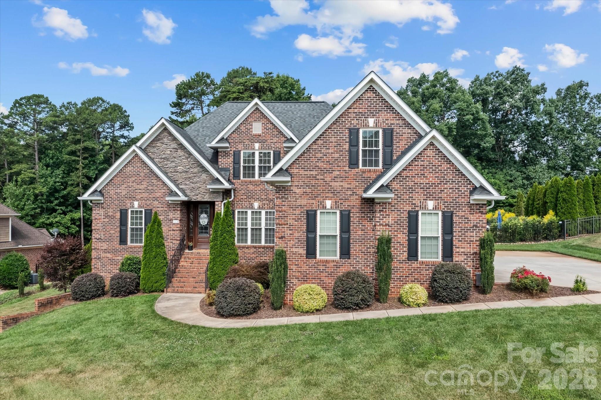 Single Family Residence at 115 Orchard Farm Lane, Mooresville, photo 4 of 48
