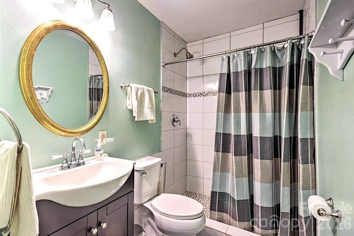 Beautiful Tiled Shower! - 95 Walker Cove Road, Black Mountain