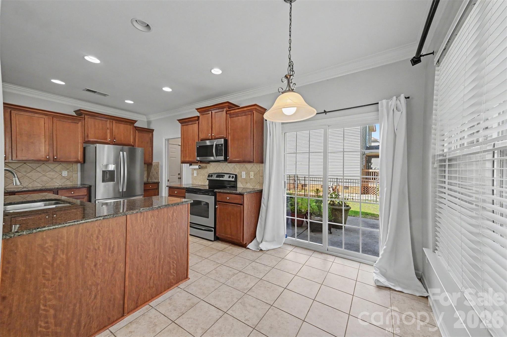 Breakfast & Kitchen - 517 Stowe Road, Belmont